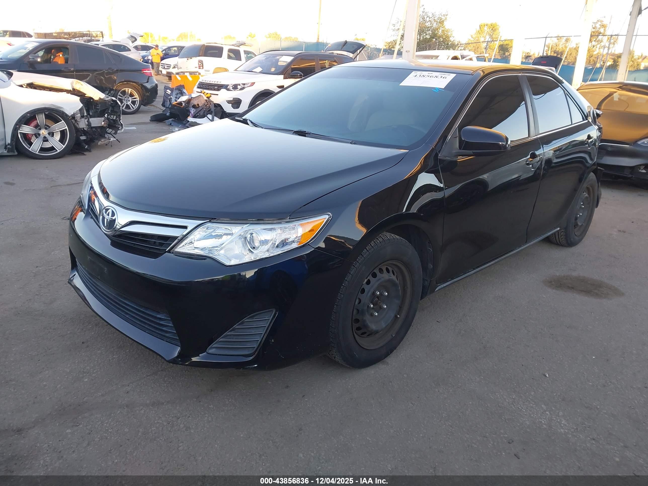 TOYOTA CAMRY image 2