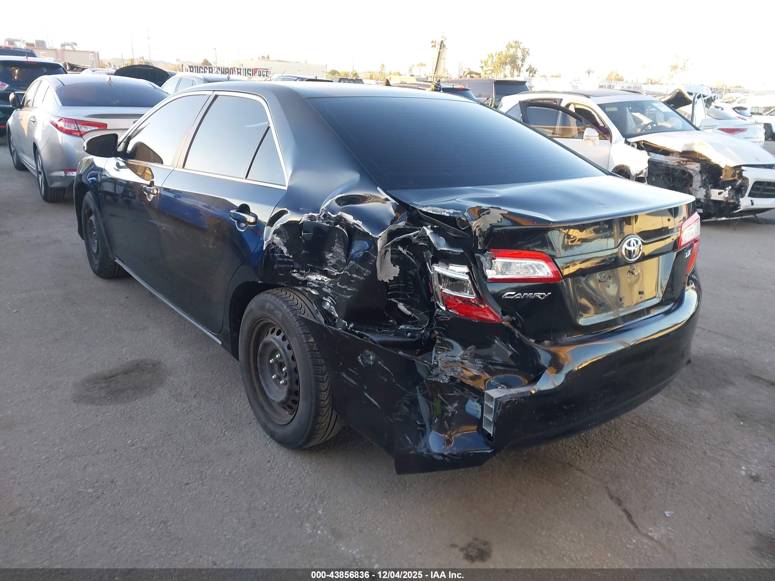 TOYOTA CAMRY image 3