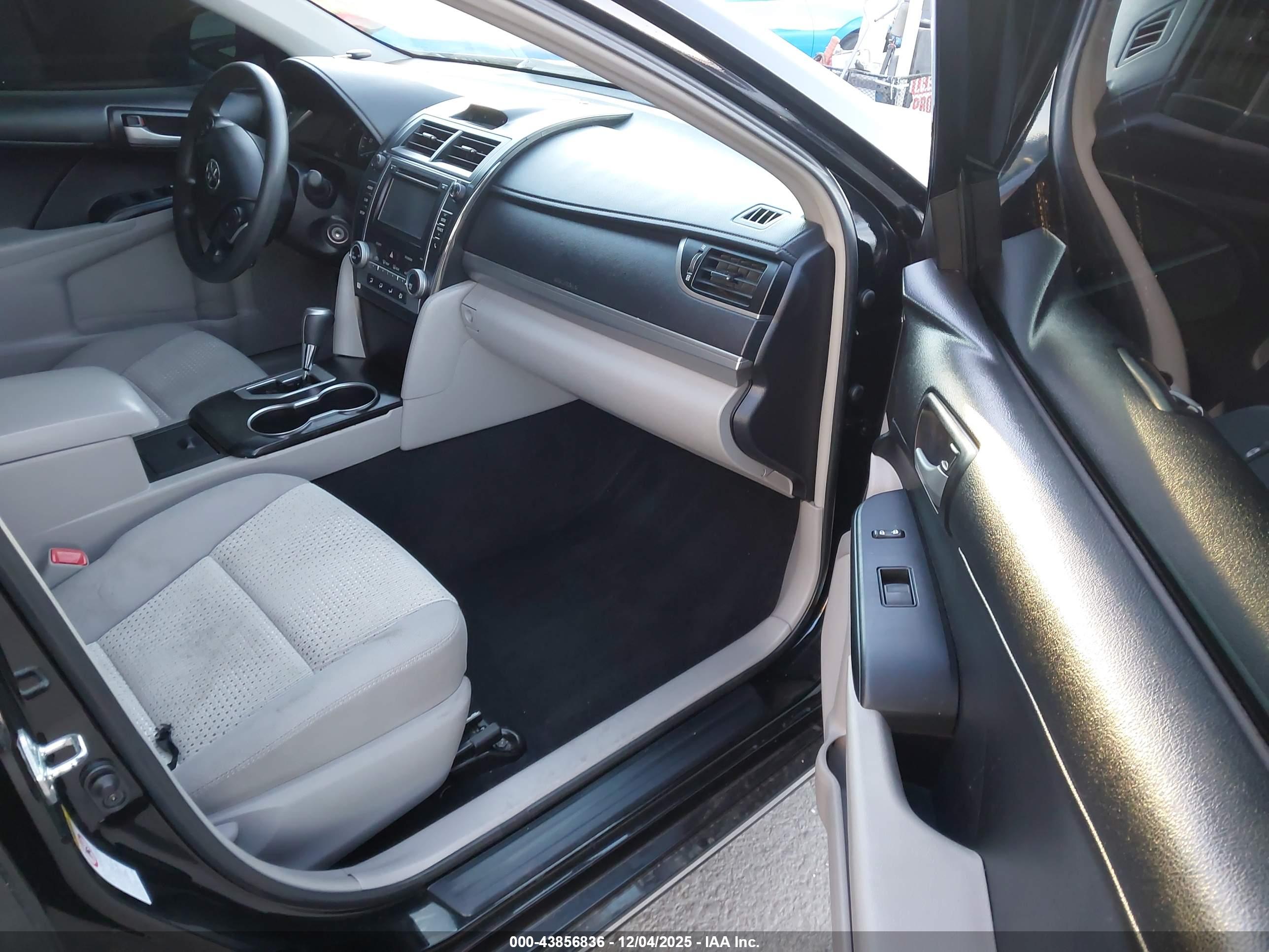 TOYOTA CAMRY image 5