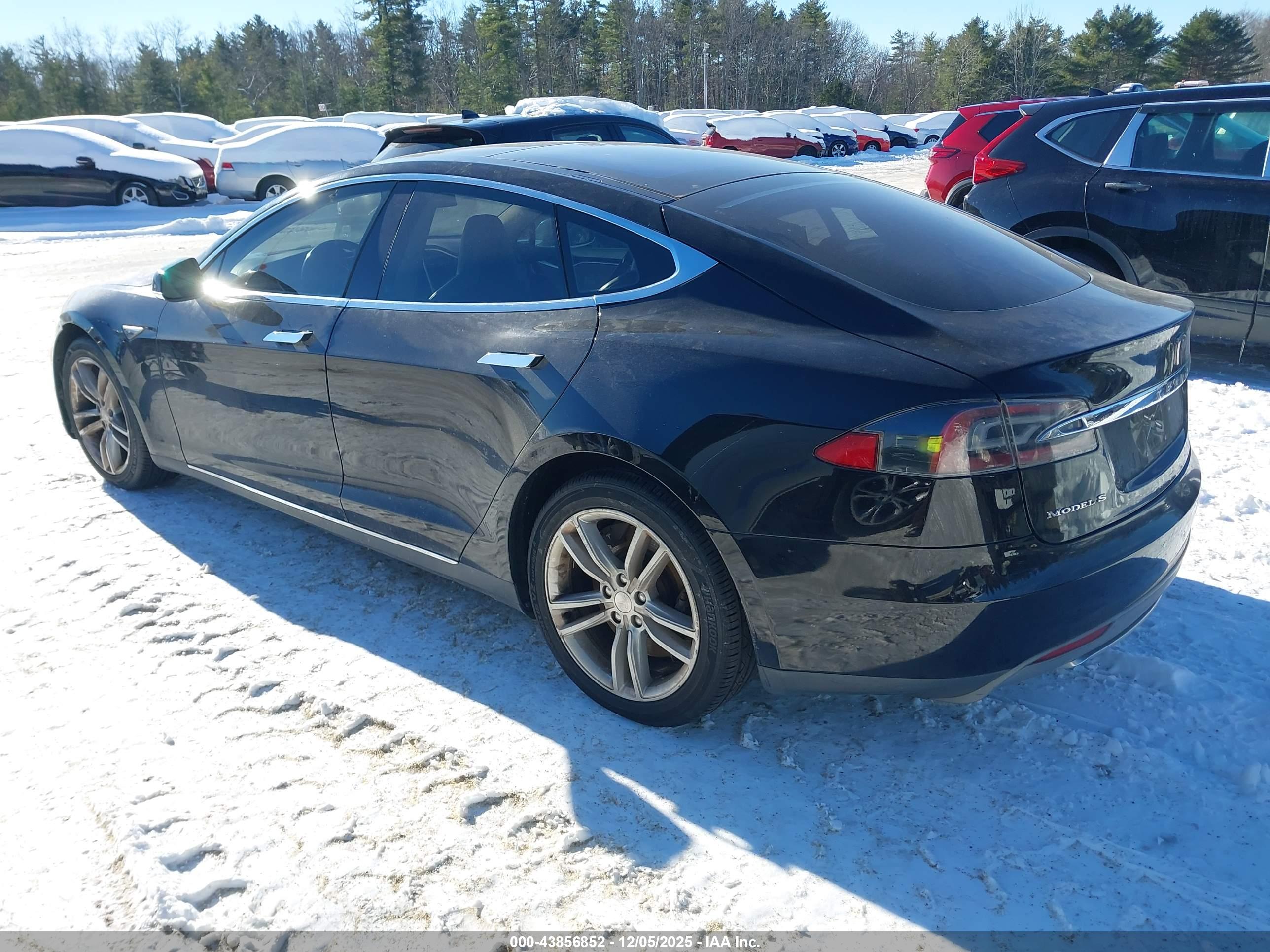 TESLA MODEL image 3