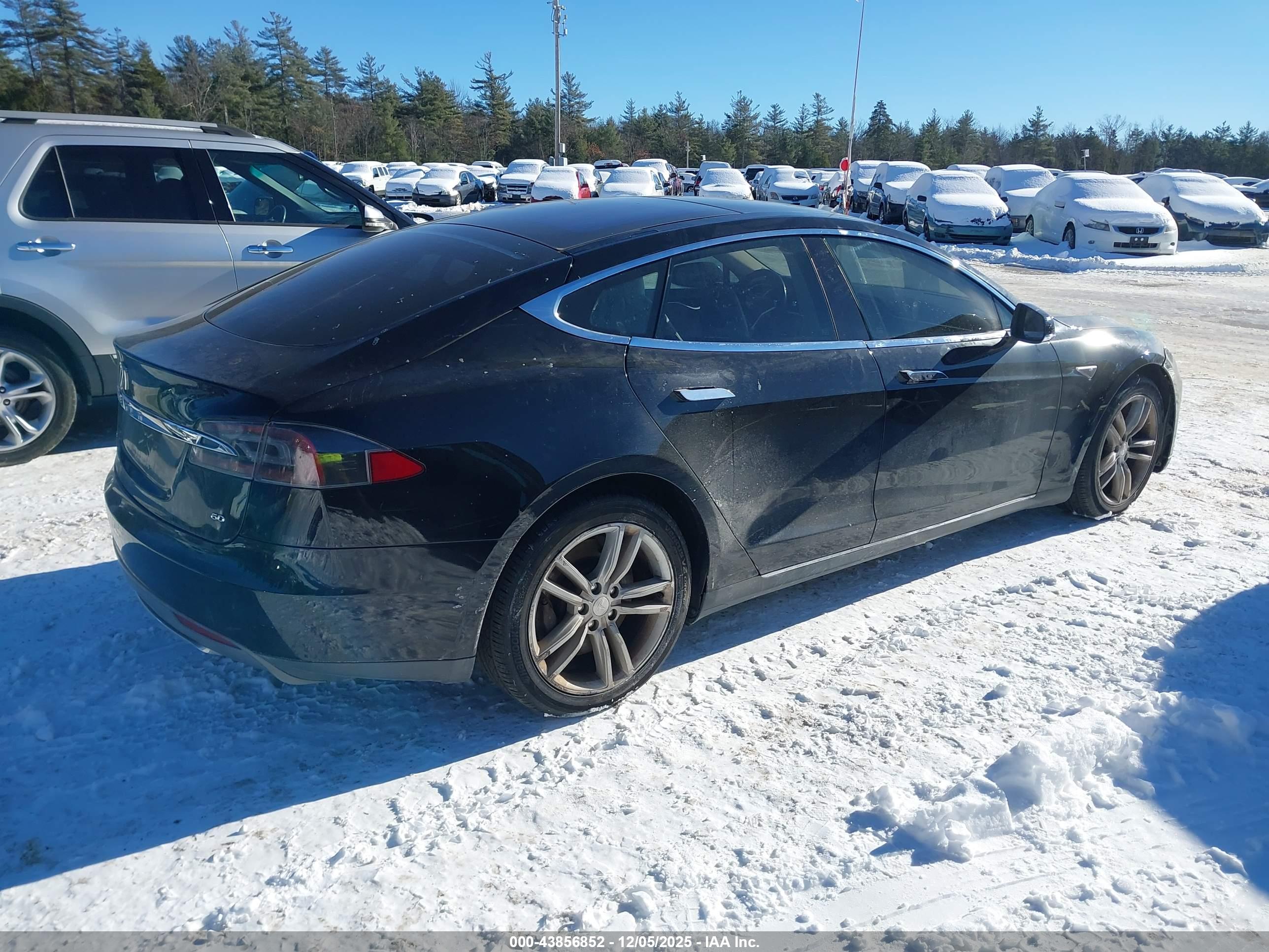 TESLA MODEL image 4