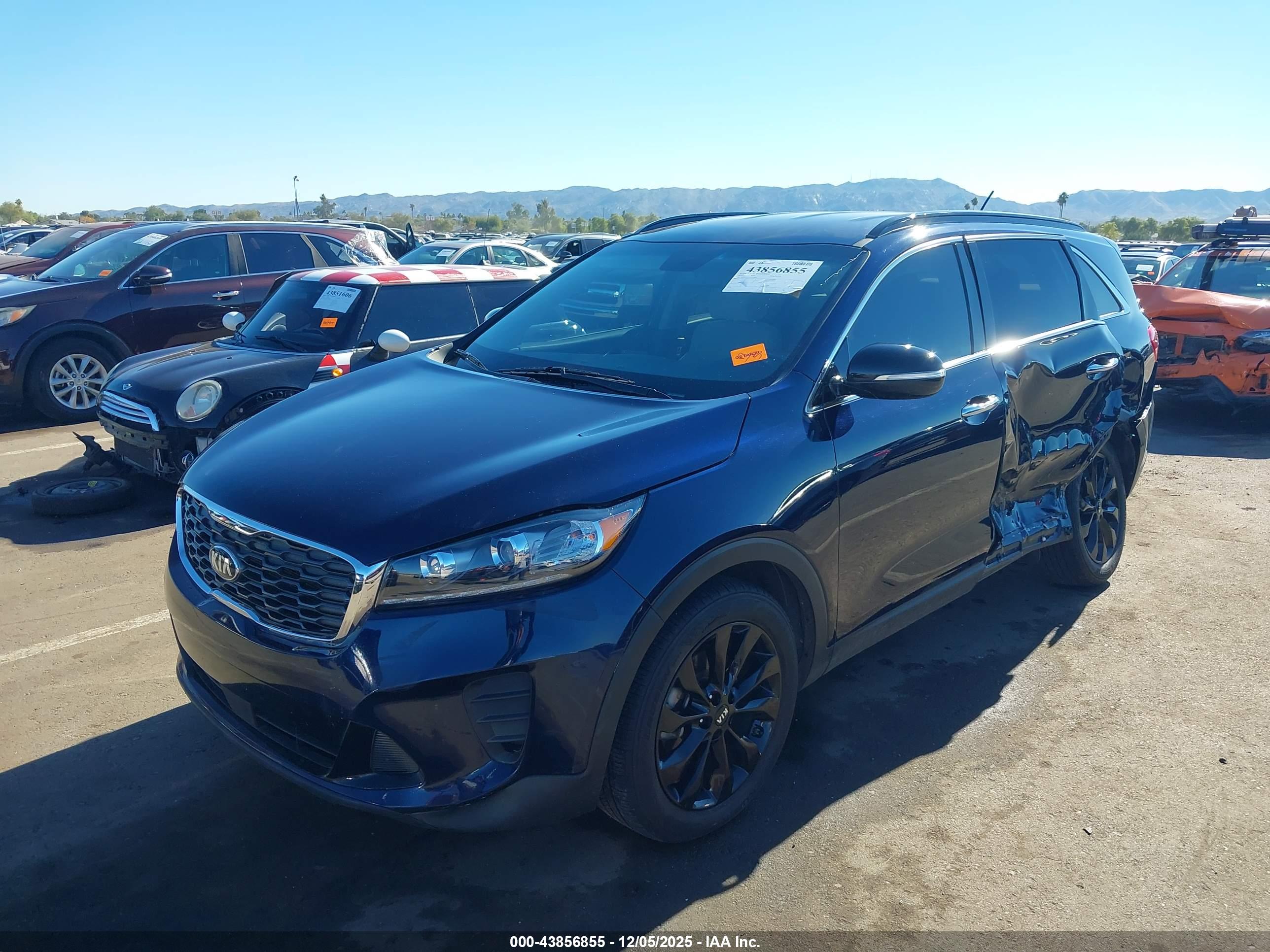 KIA SORENTO image 2