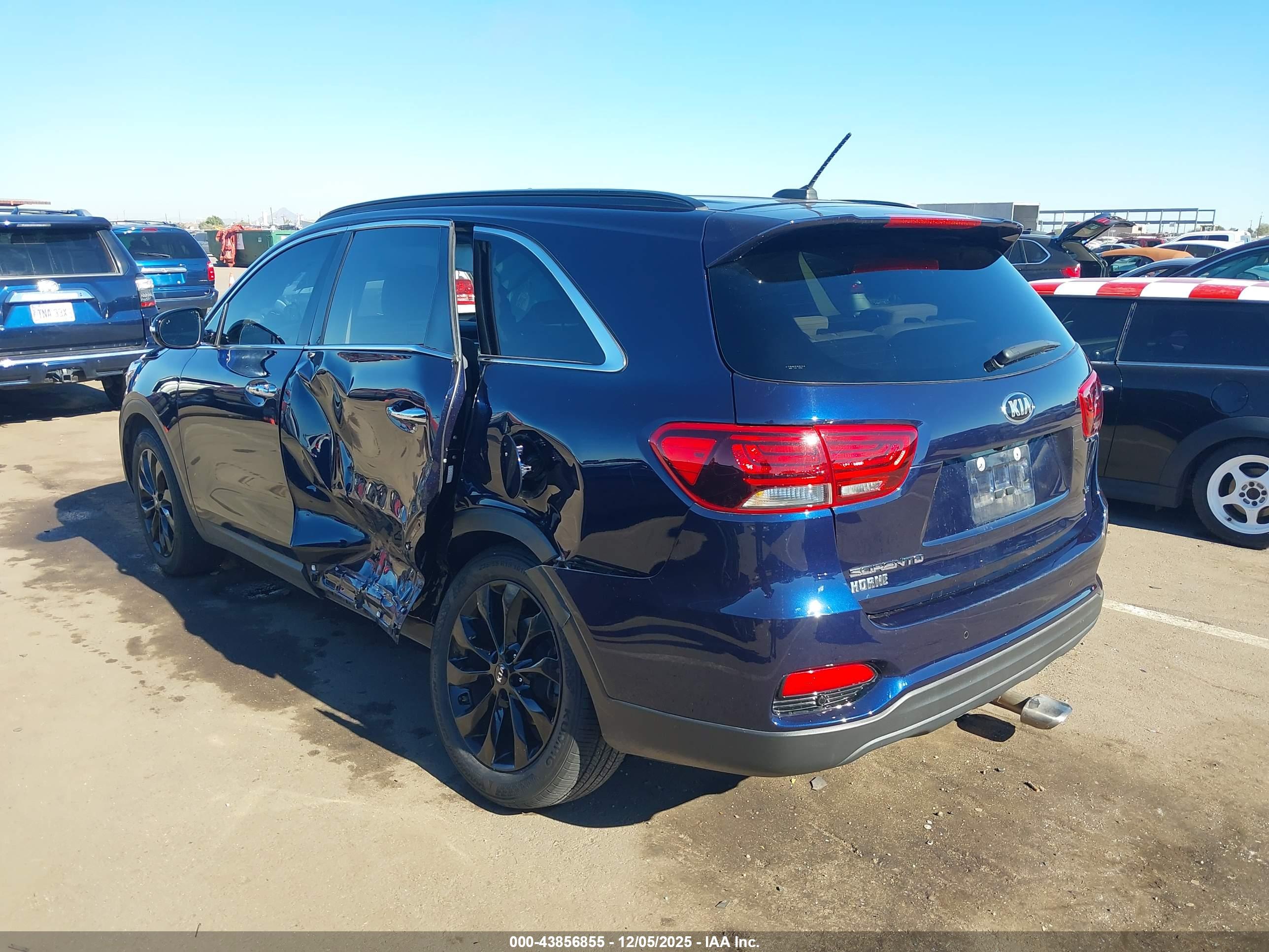 KIA SORENTO image 3