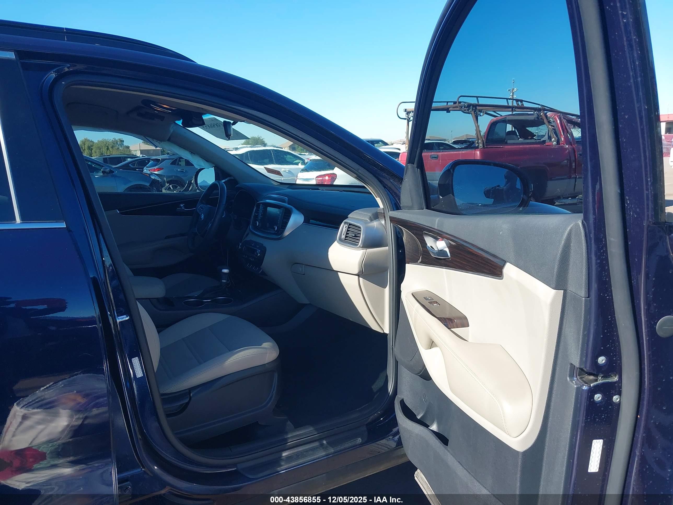 KIA SORENTO image 5