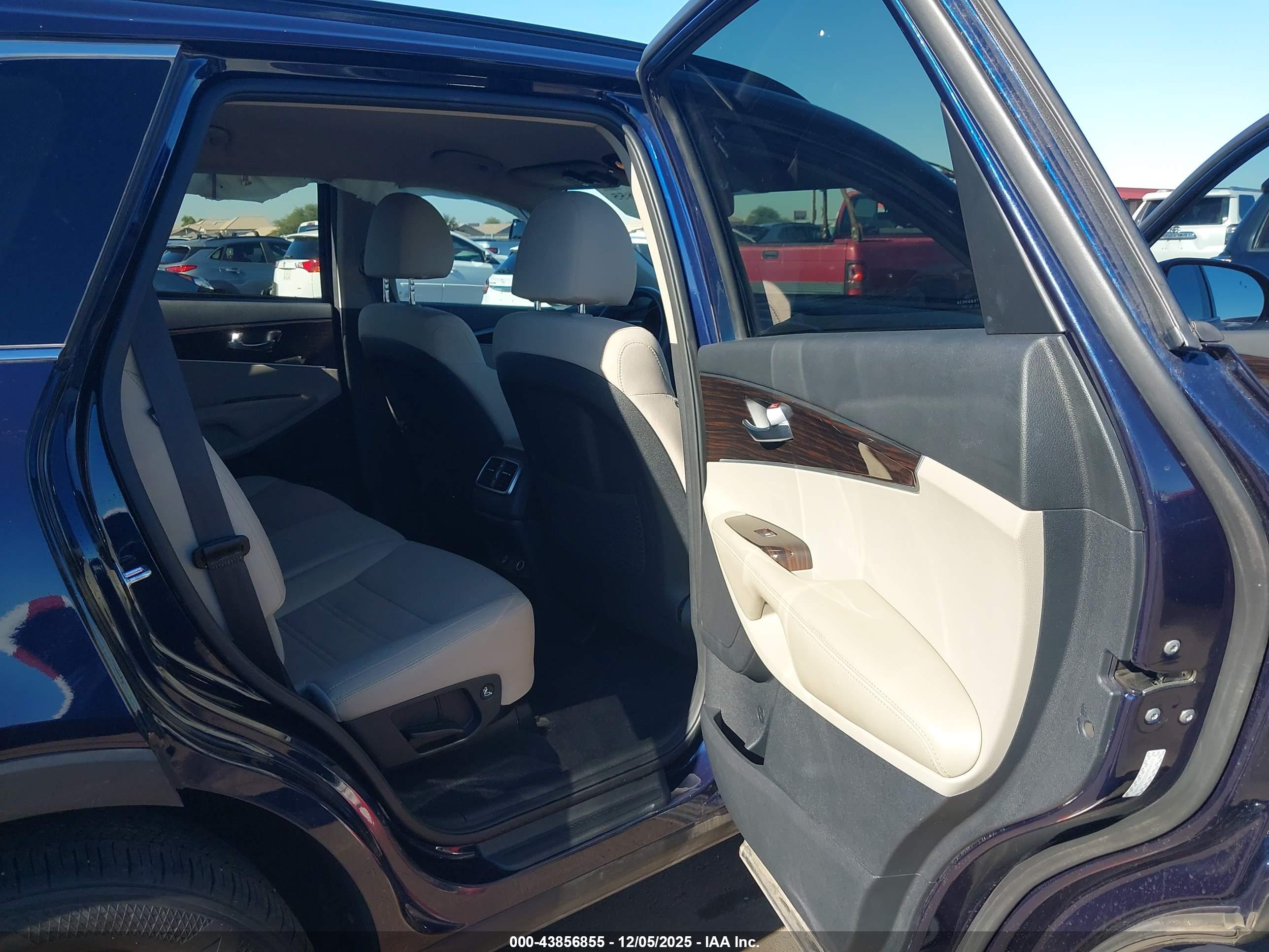 KIA SORENTO image 8