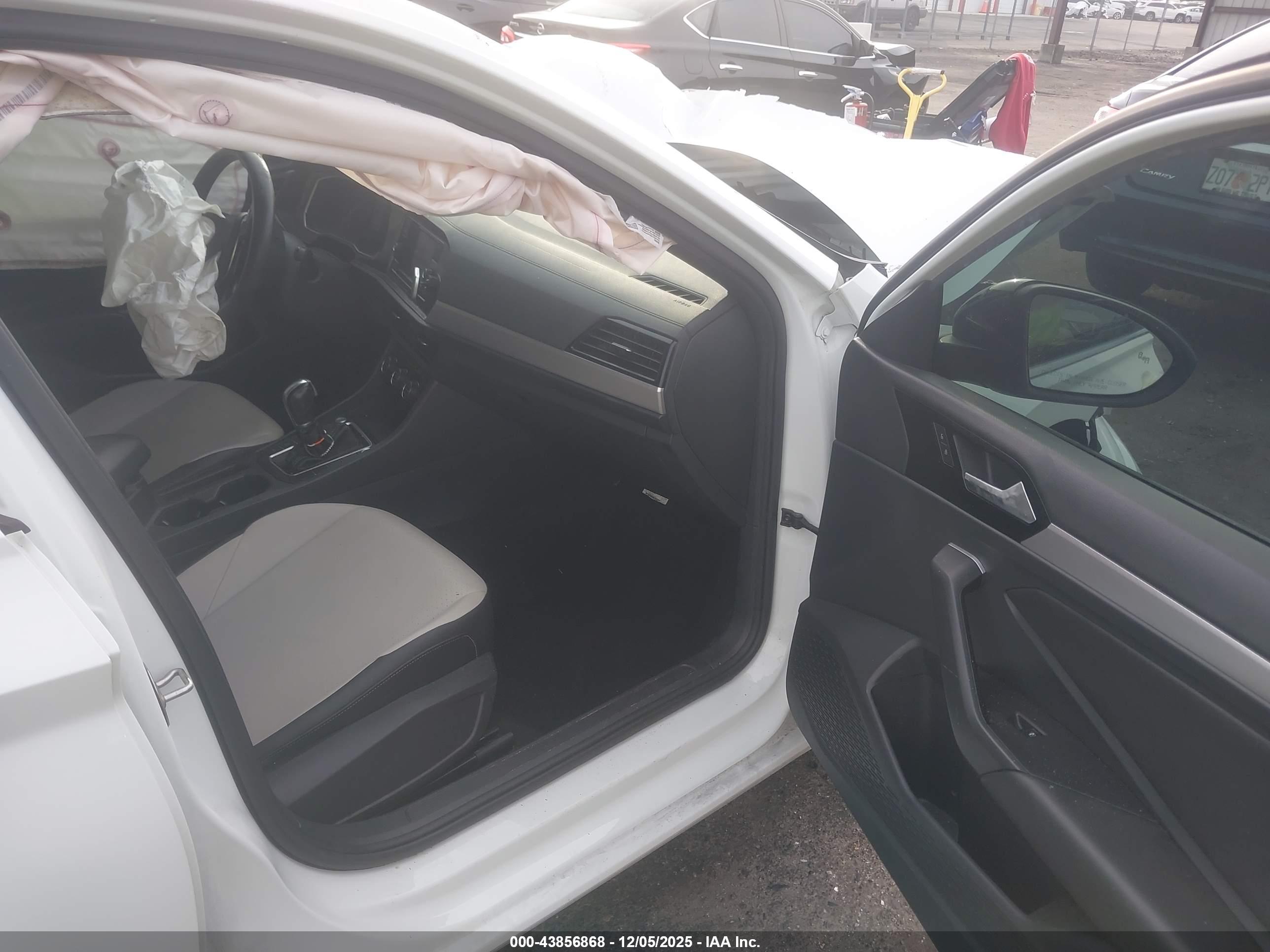 VOLKSWAGEN JETTA image 5