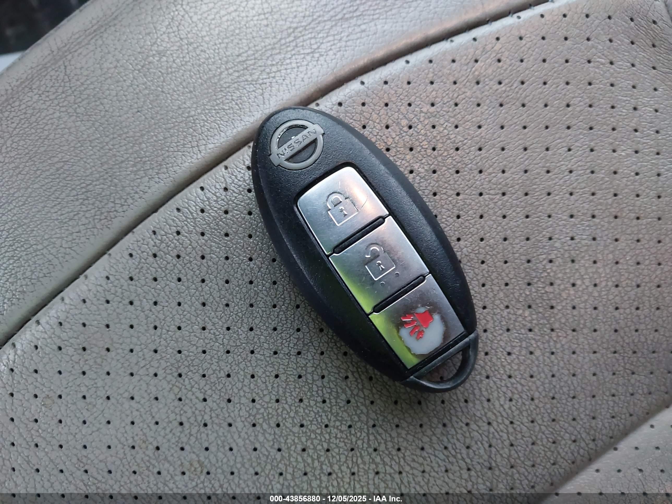 NISSAN ROGUE image 11