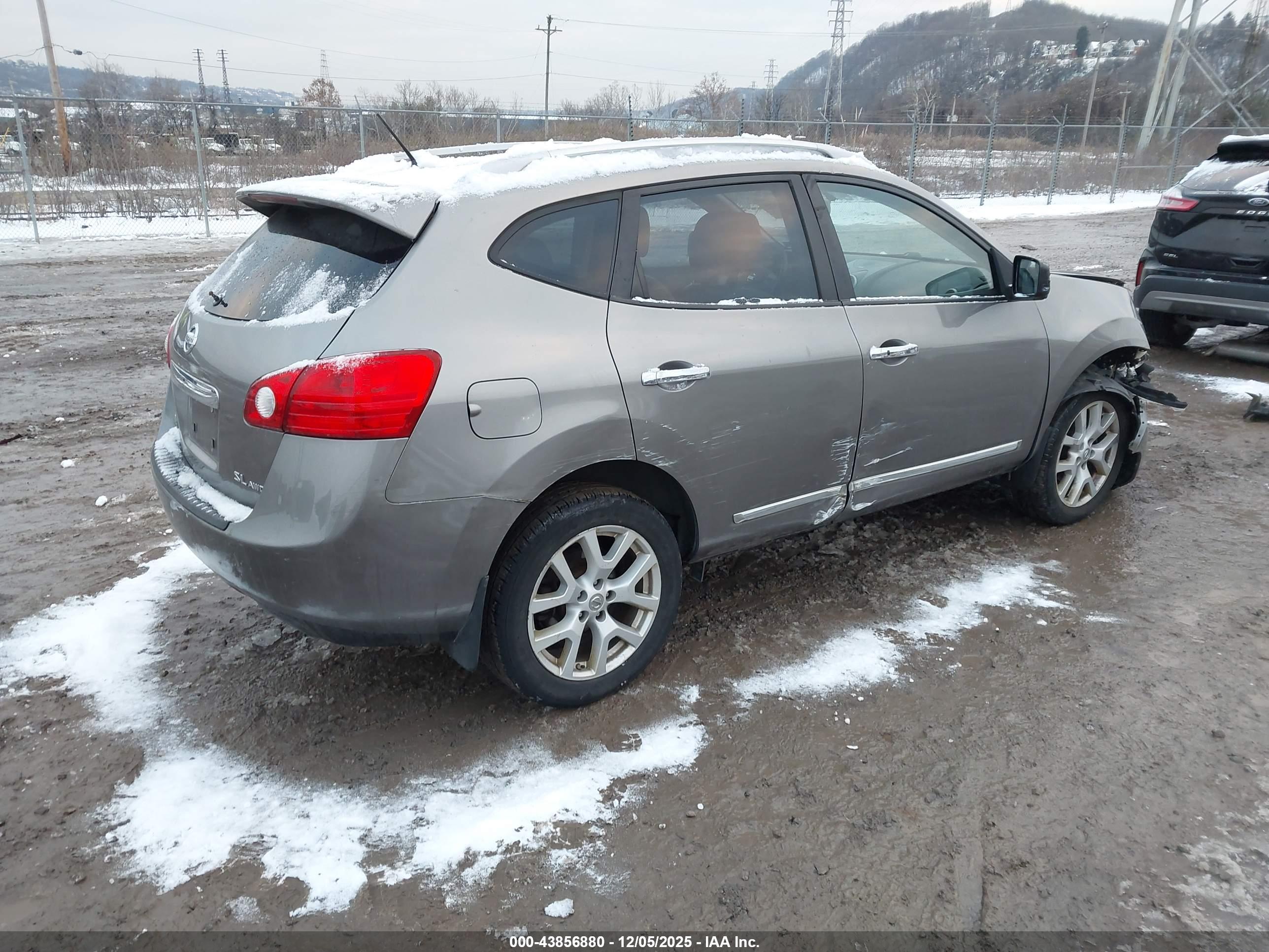 NISSAN ROGUE image 4