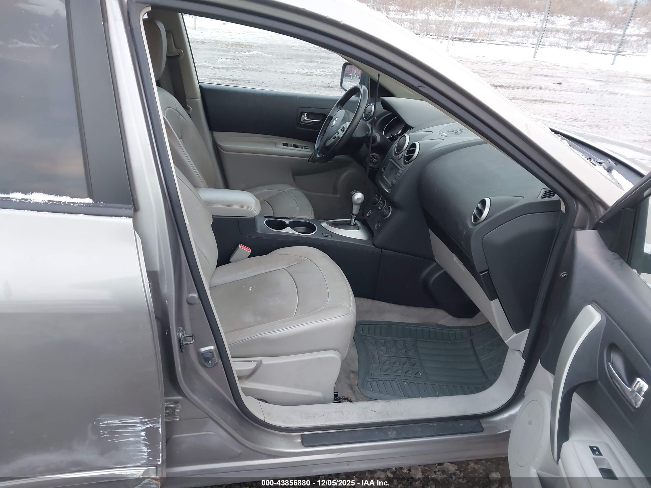 NISSAN ROGUE image 5