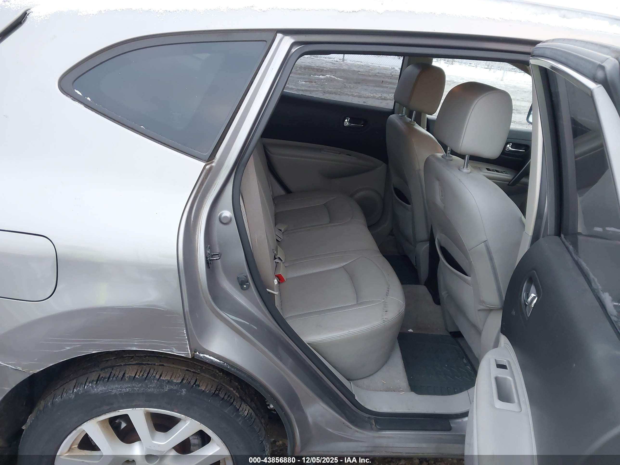 NISSAN ROGUE image 8