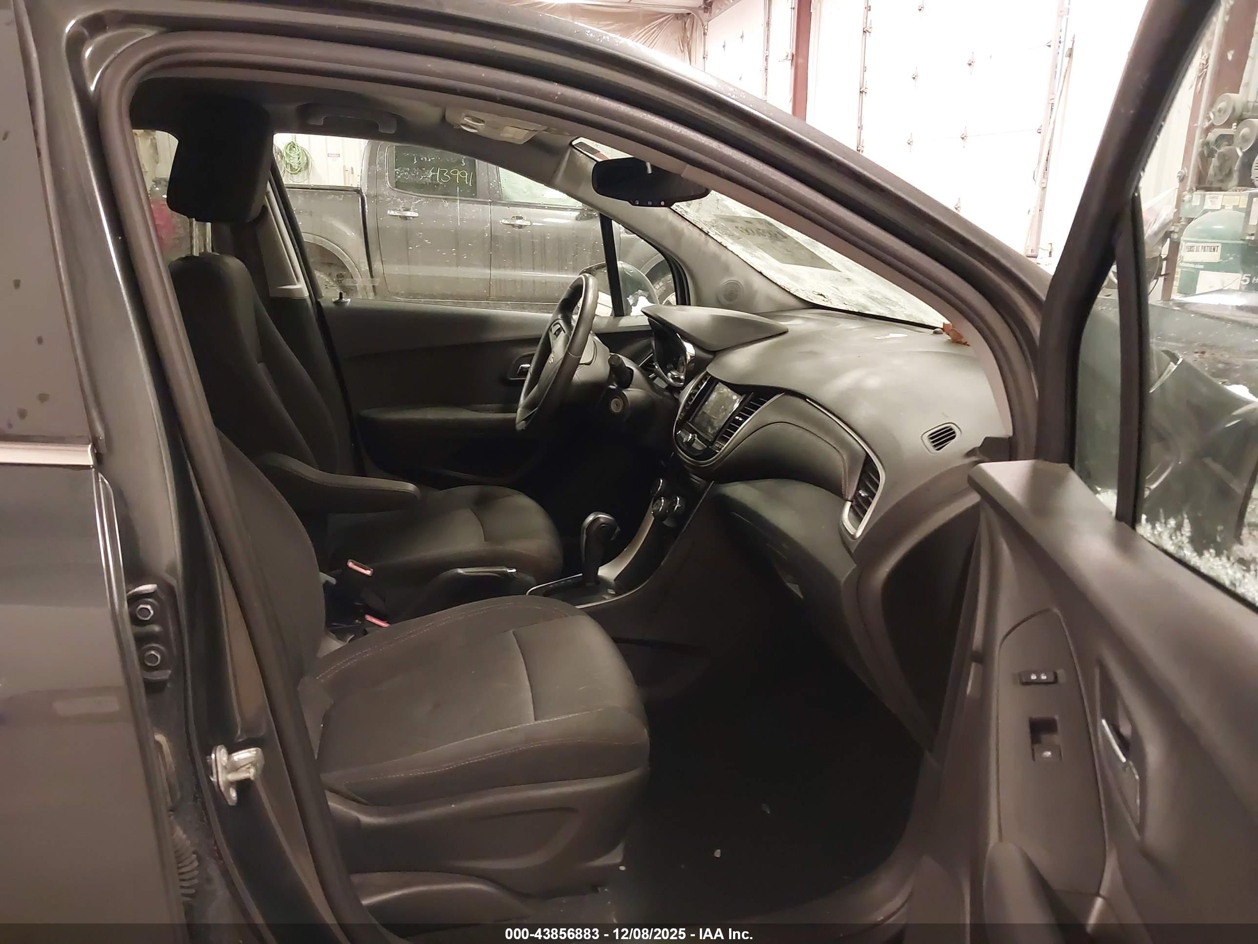 CHEVROLET TRAX image 5