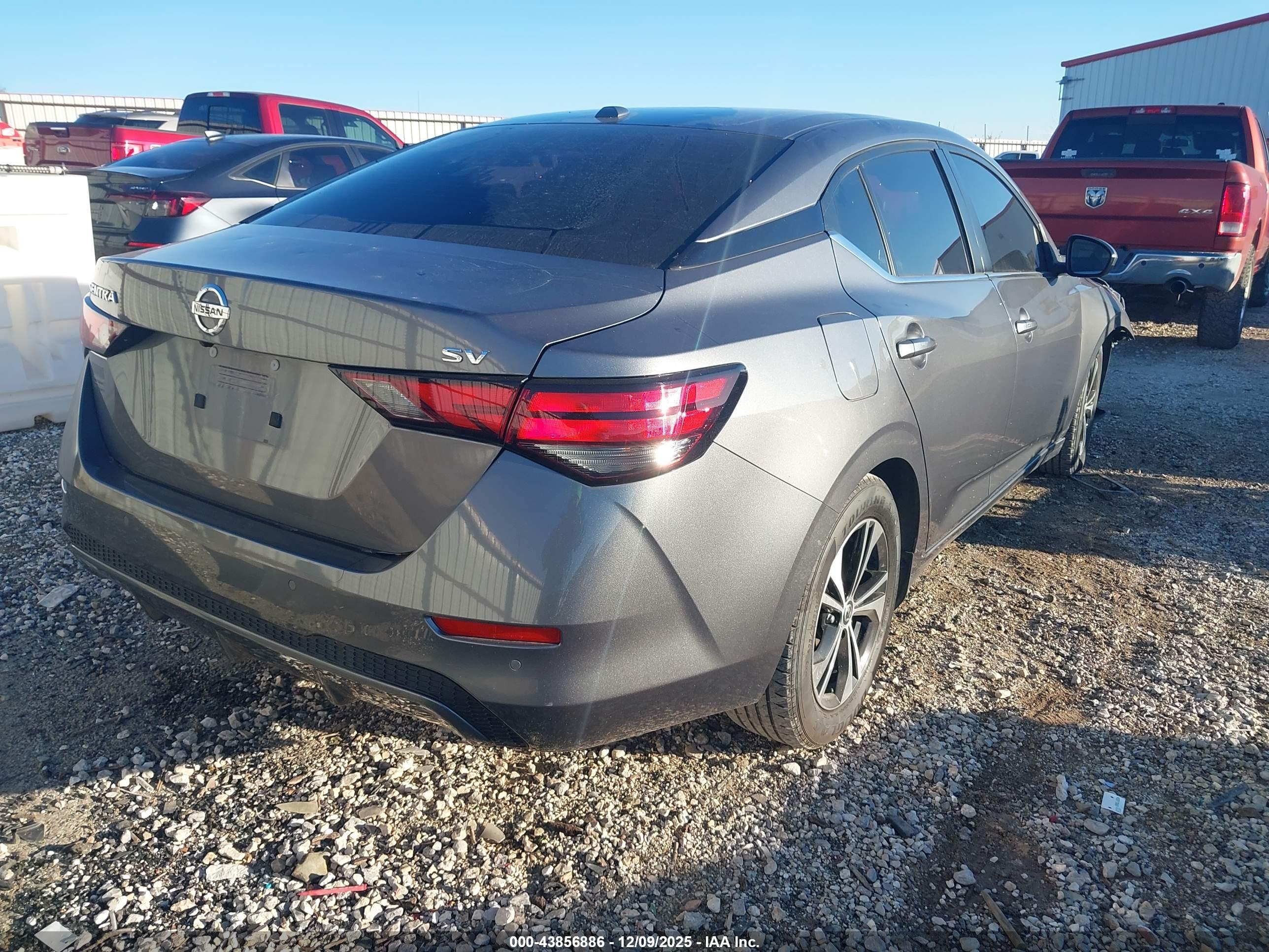 NISSAN SENTRA image 4