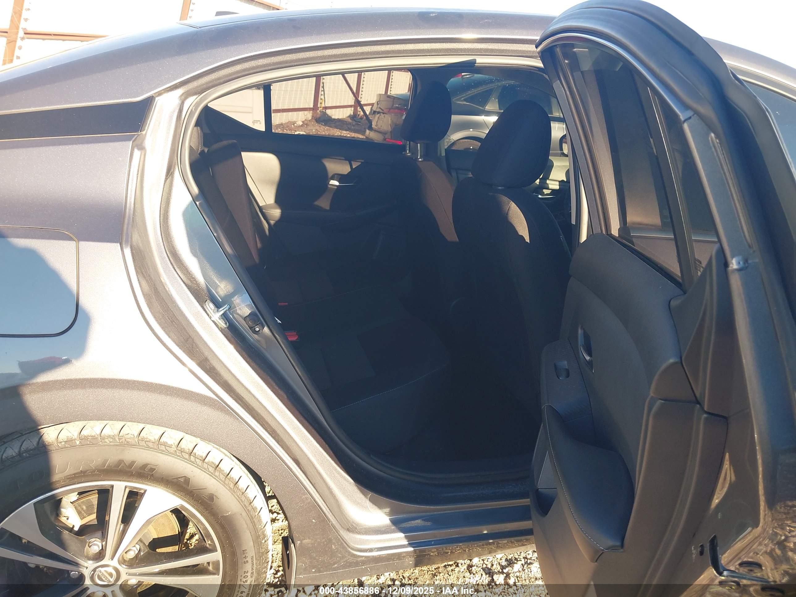NISSAN SENTRA image 8