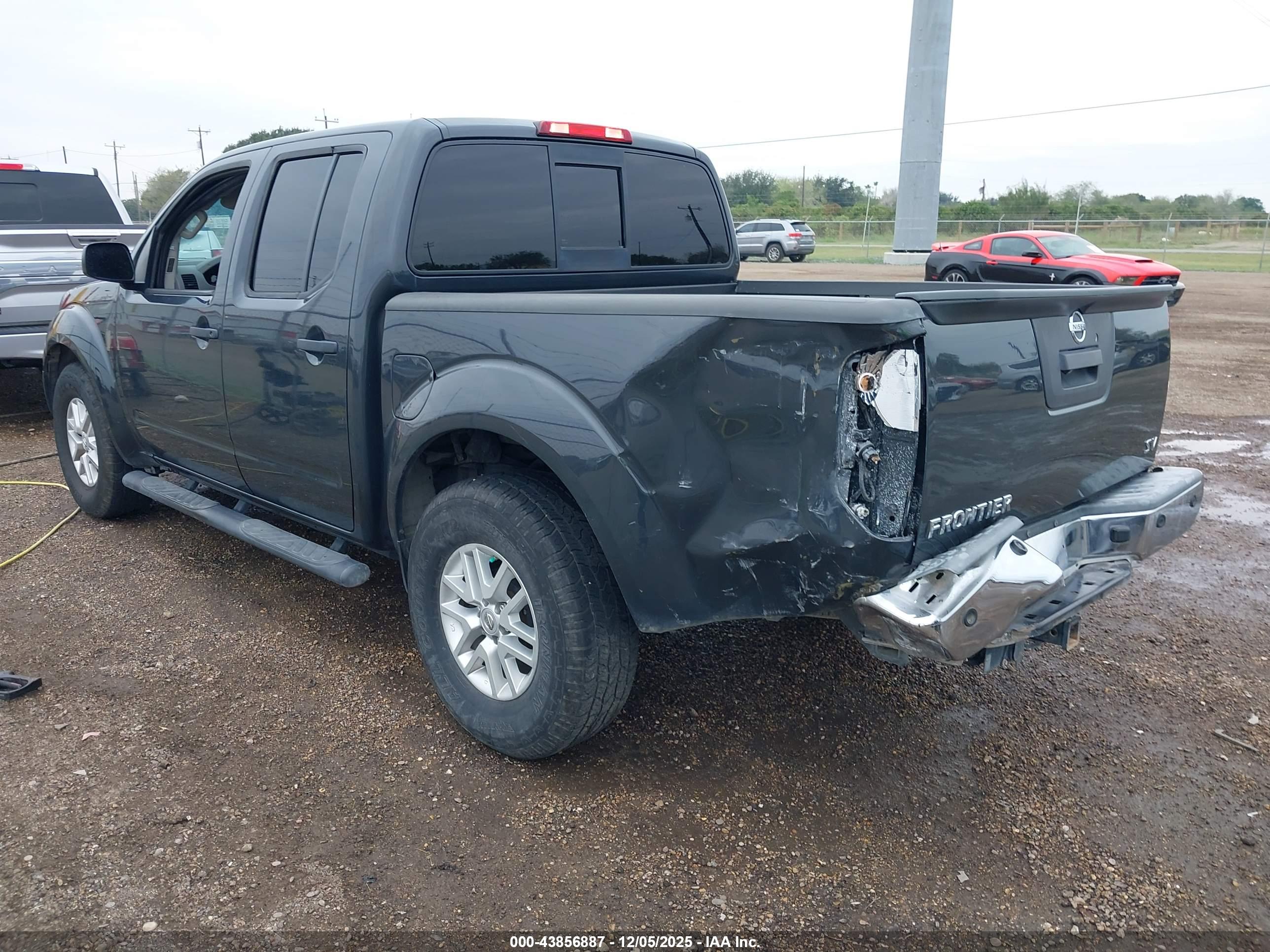 NISSAN FRONTIER image 3