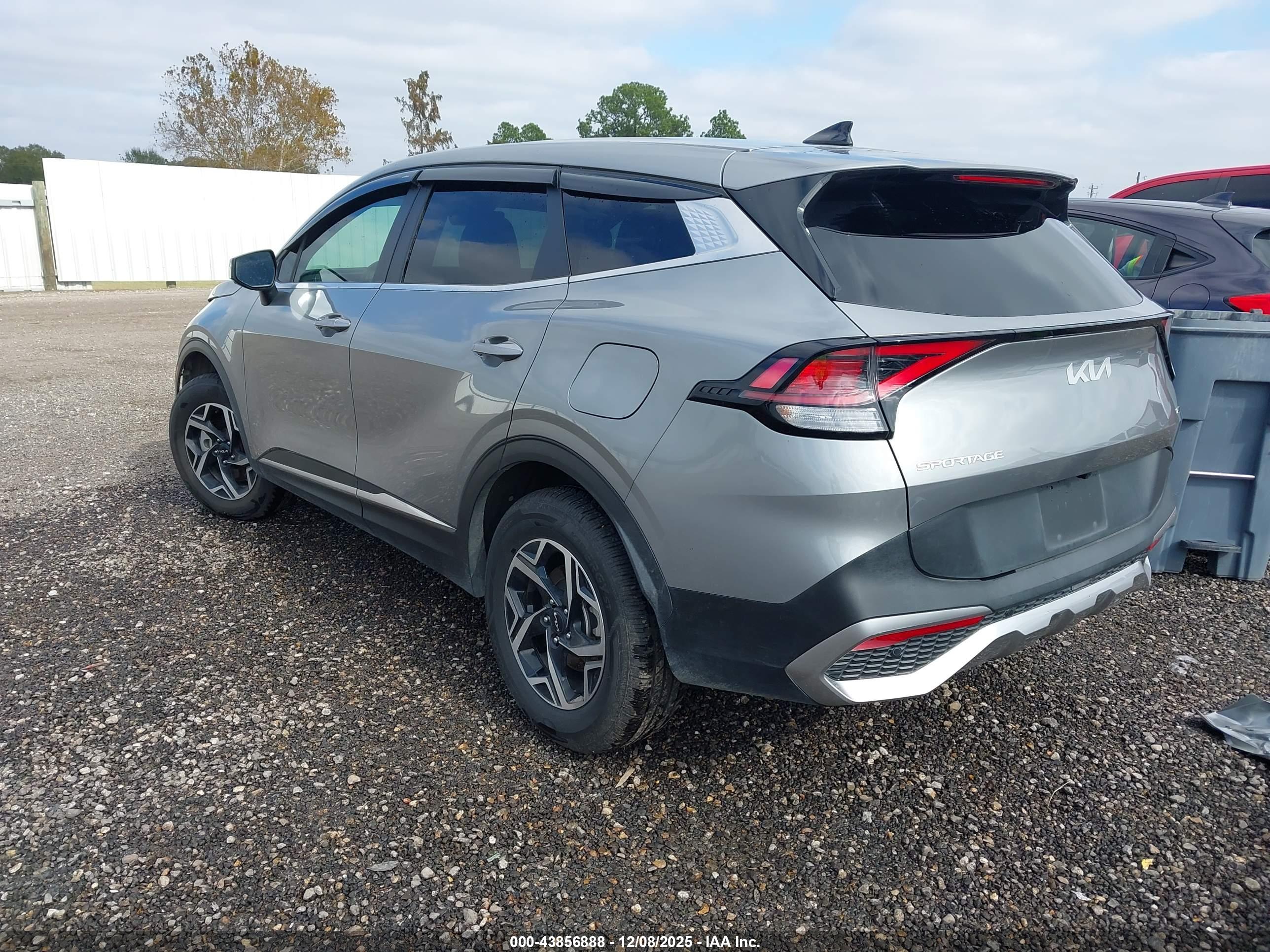 KIA SPORTAGE image 3
