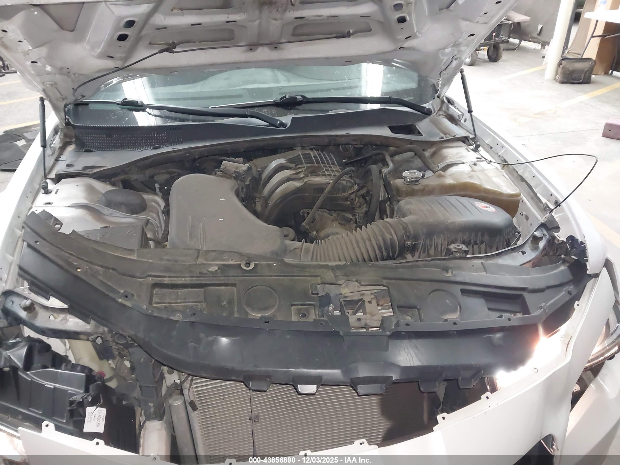 CHRYSLER 300 image 10