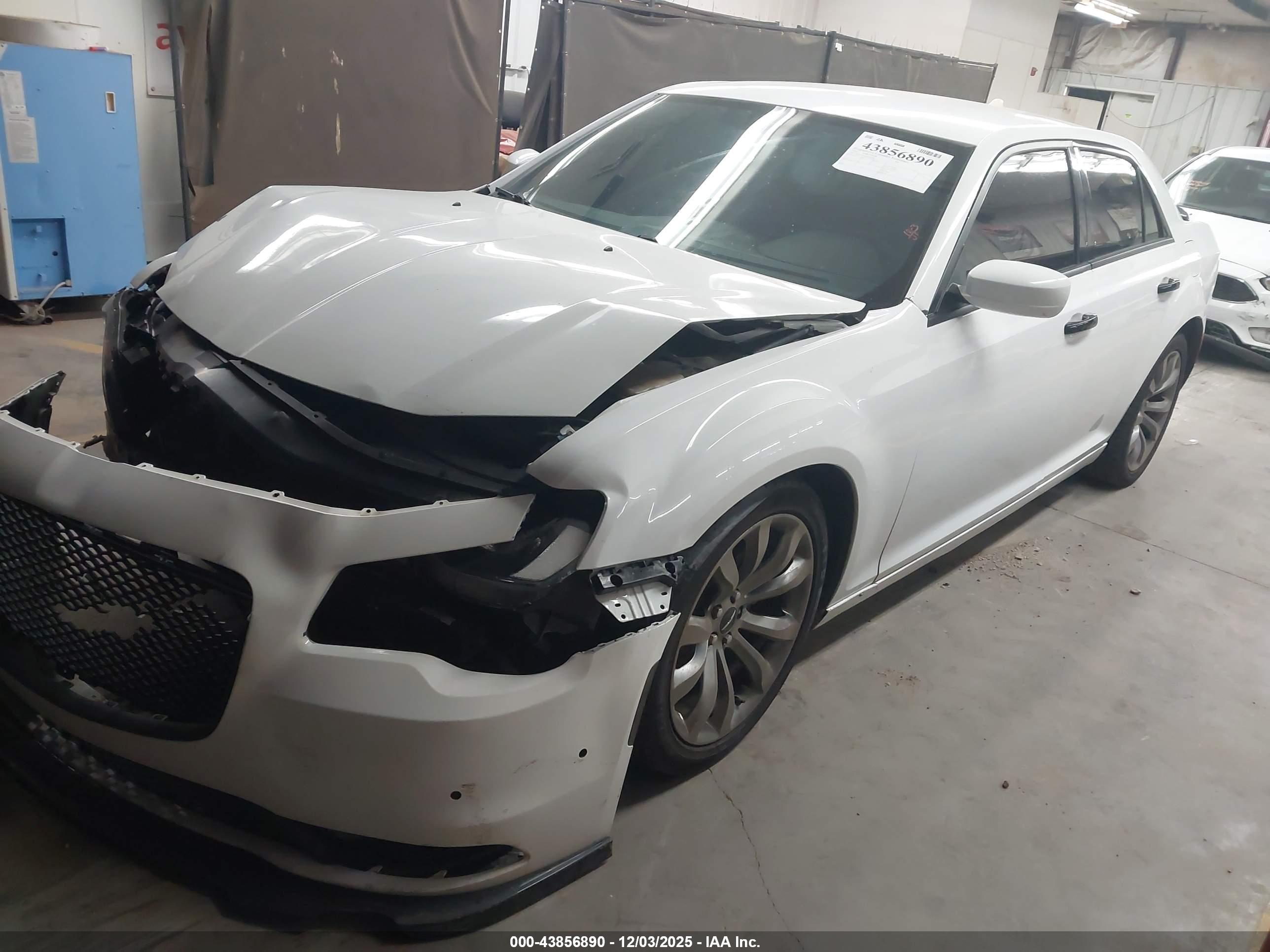 CHRYSLER 300 image 2