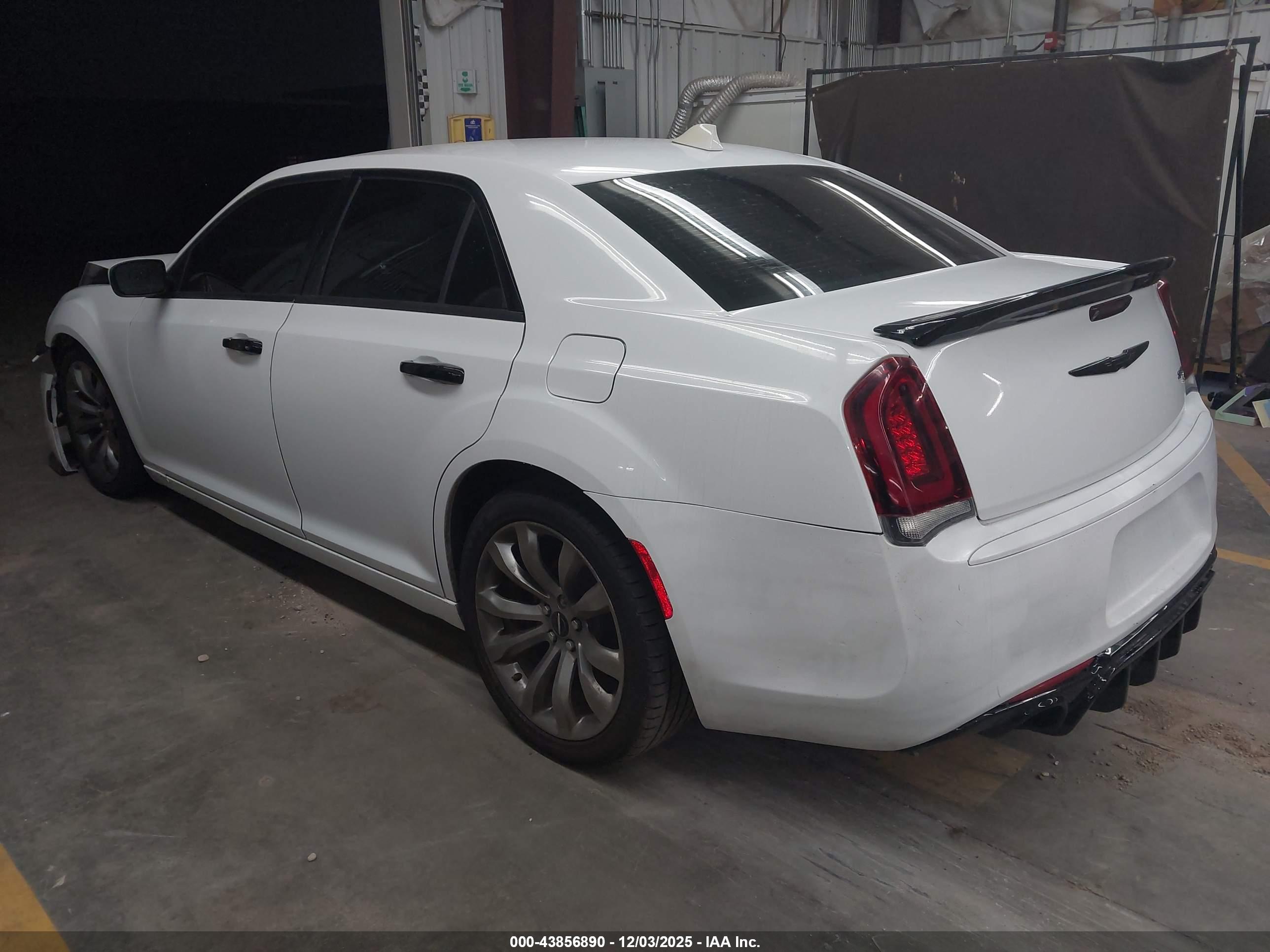 CHRYSLER 300 image 3