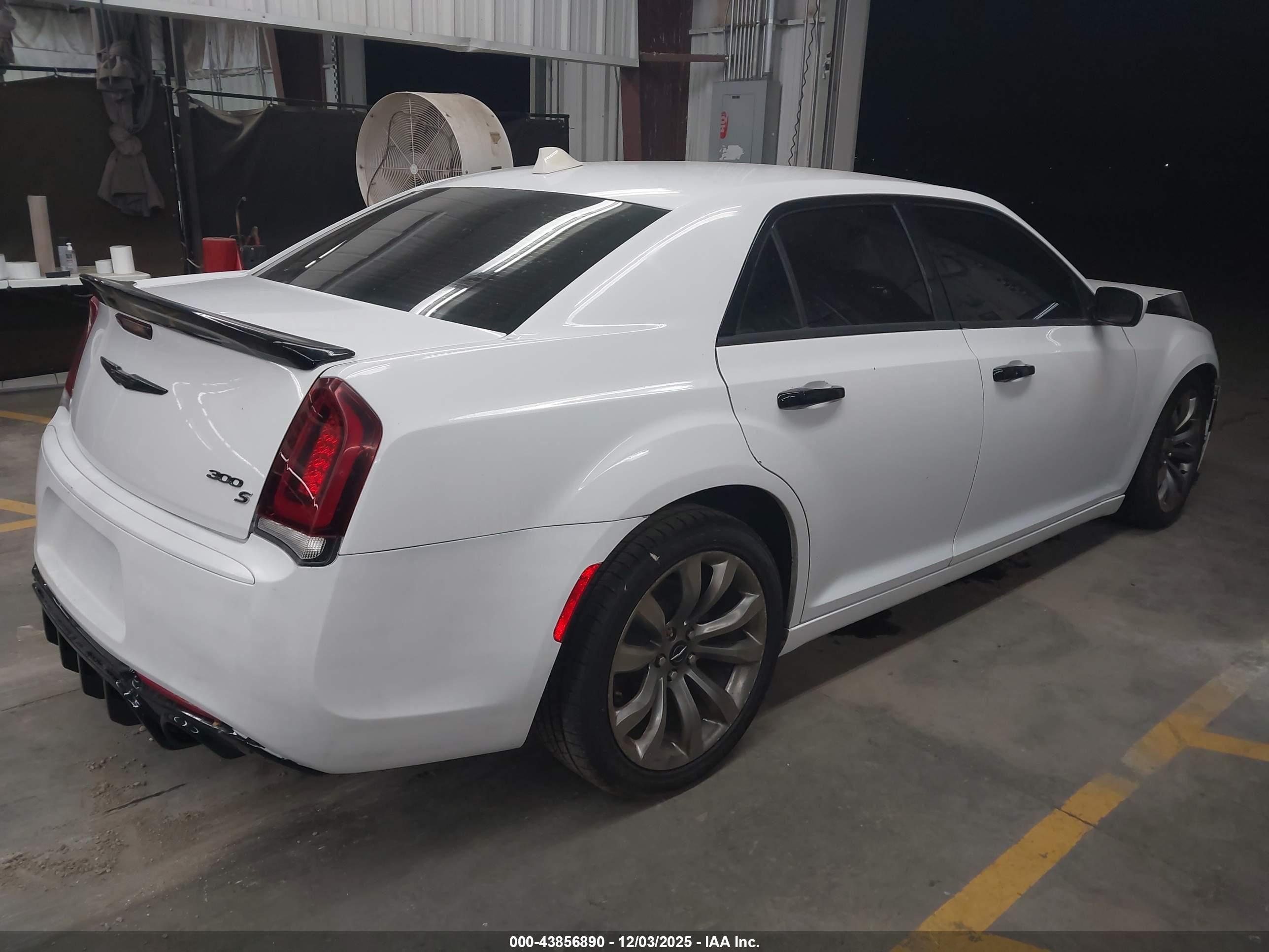 CHRYSLER 300 image 4