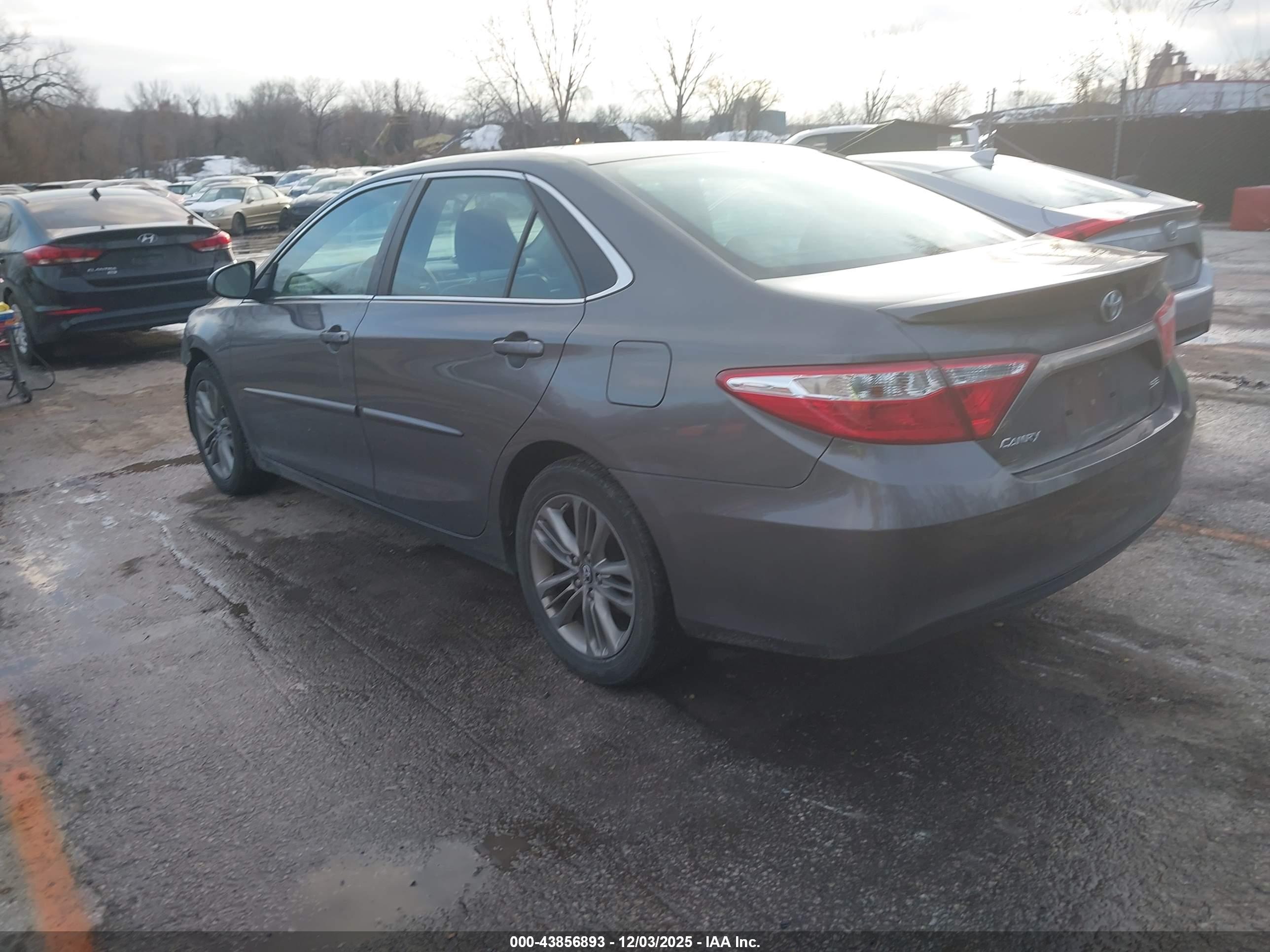 TOYOTA CAMRY image 3