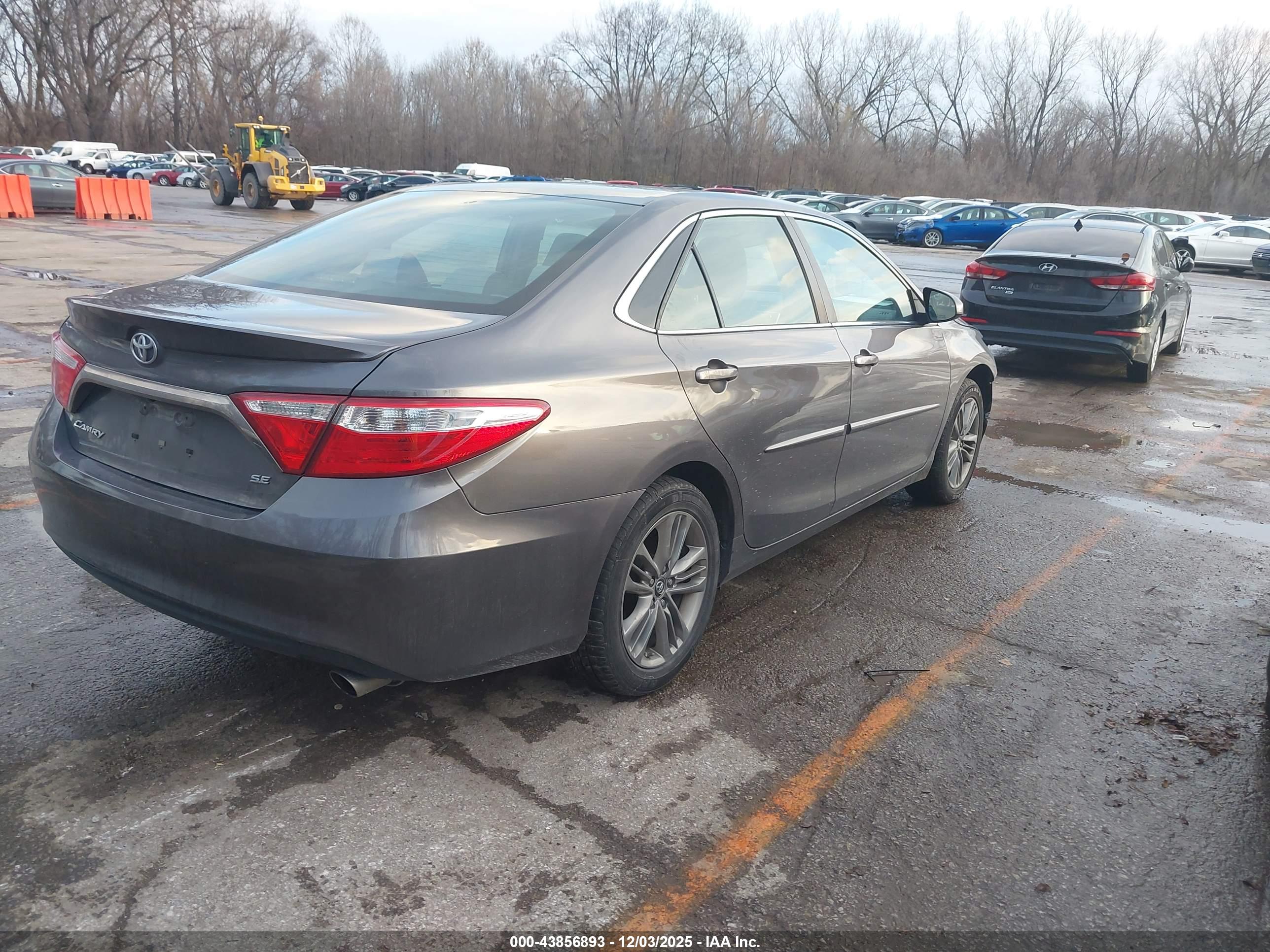 TOYOTA CAMRY image 4