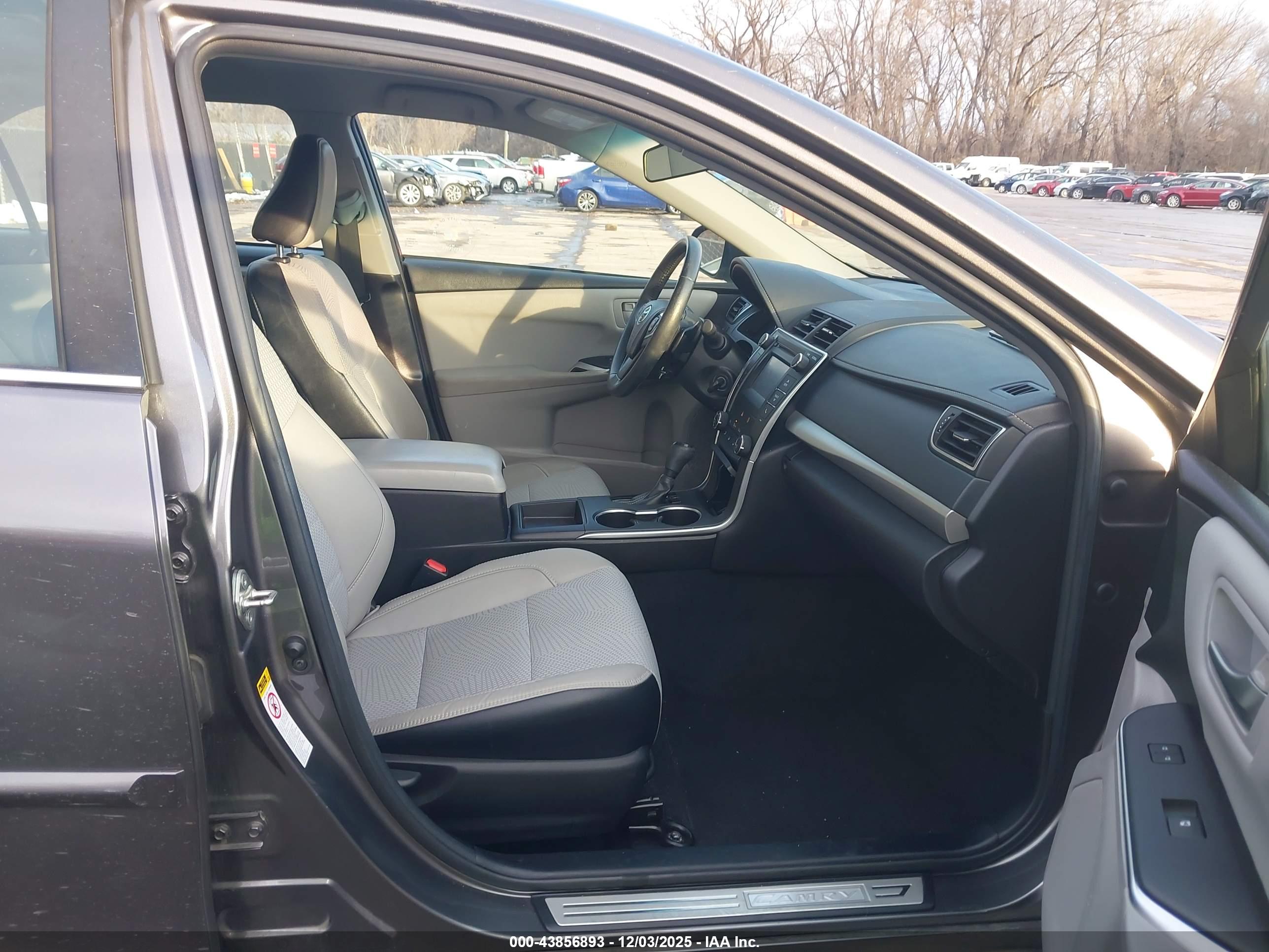 TOYOTA CAMRY image 5
