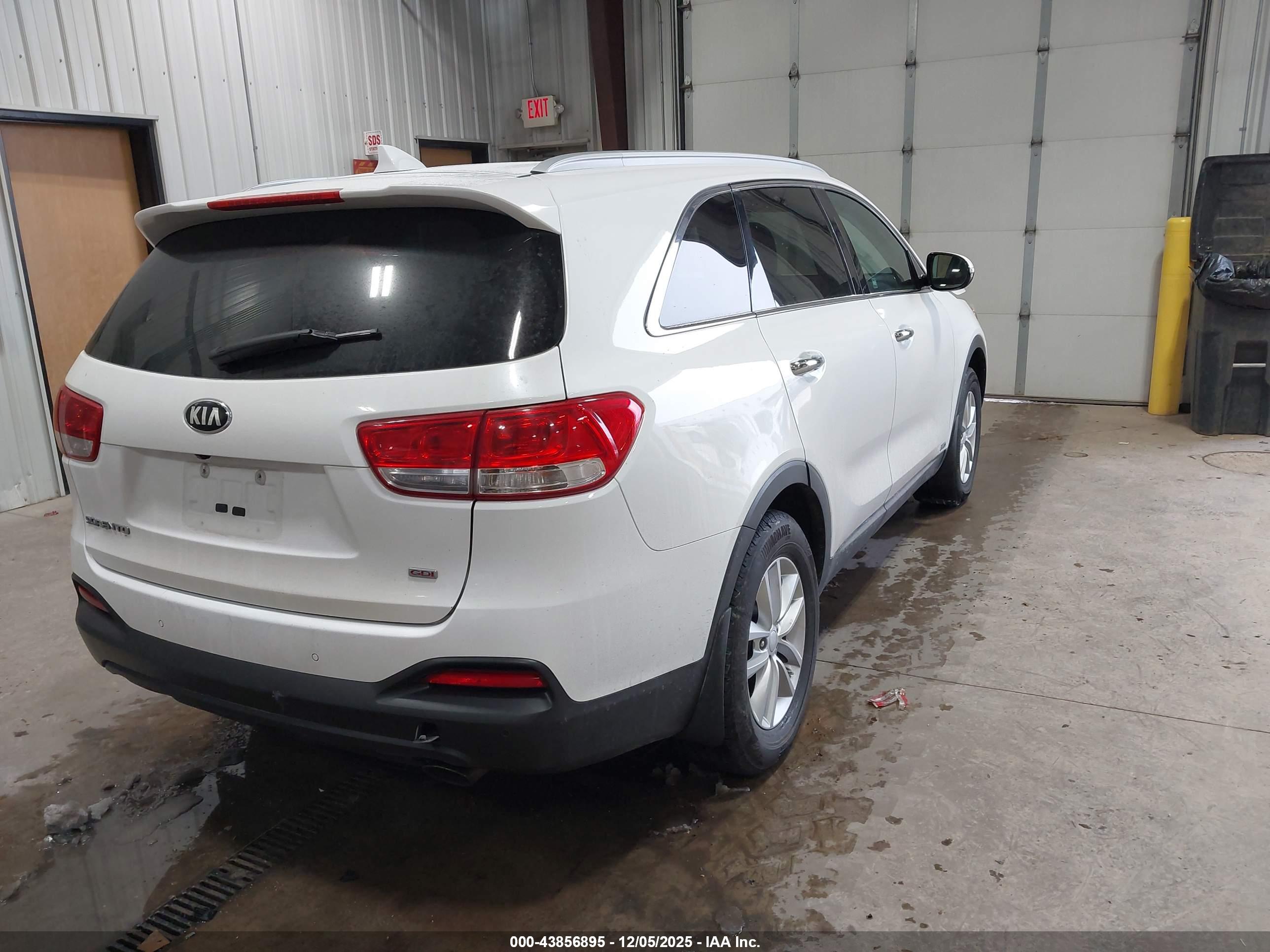 KIA SORENTO image 4