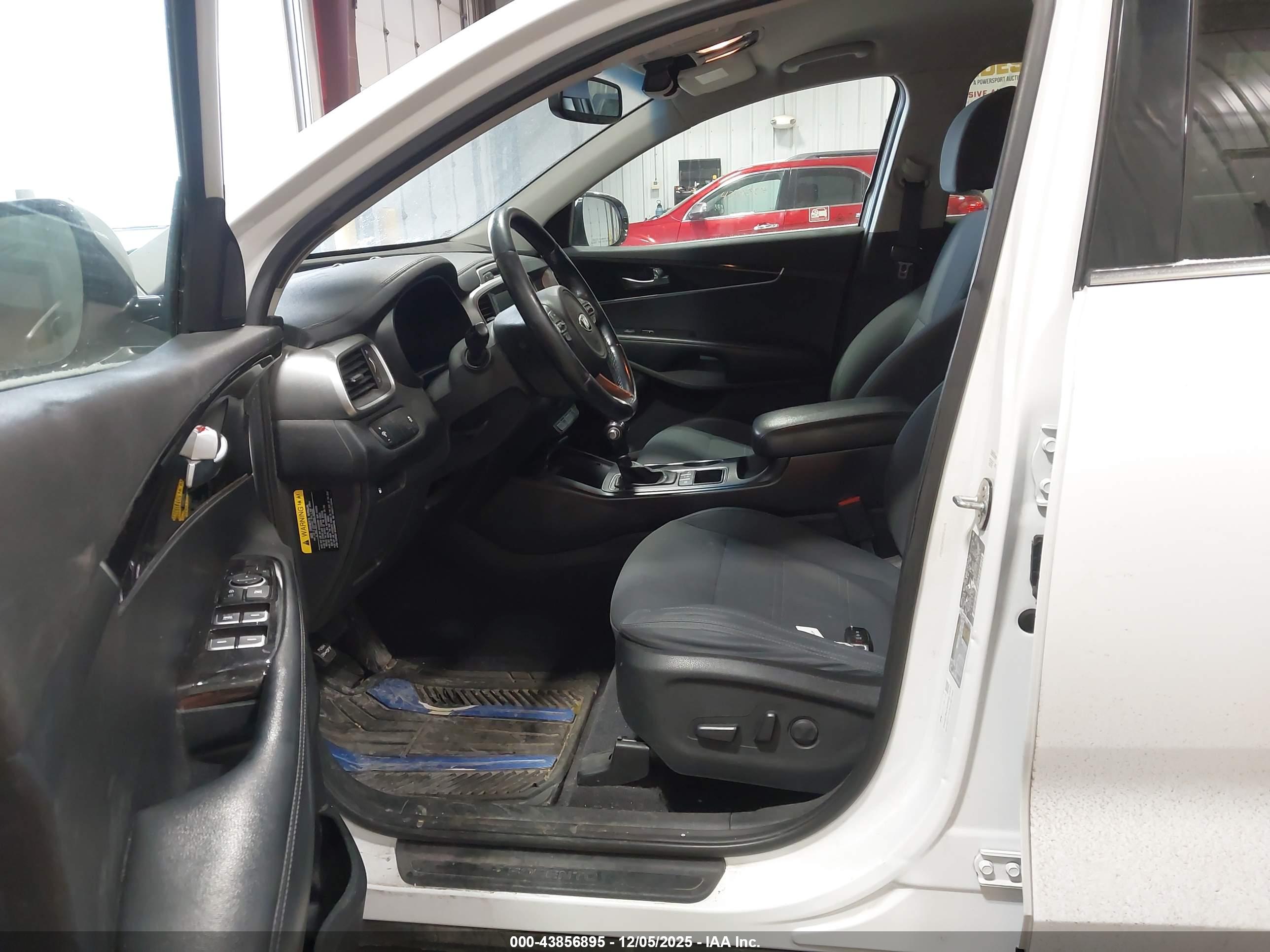 KIA SORENTO image 5
