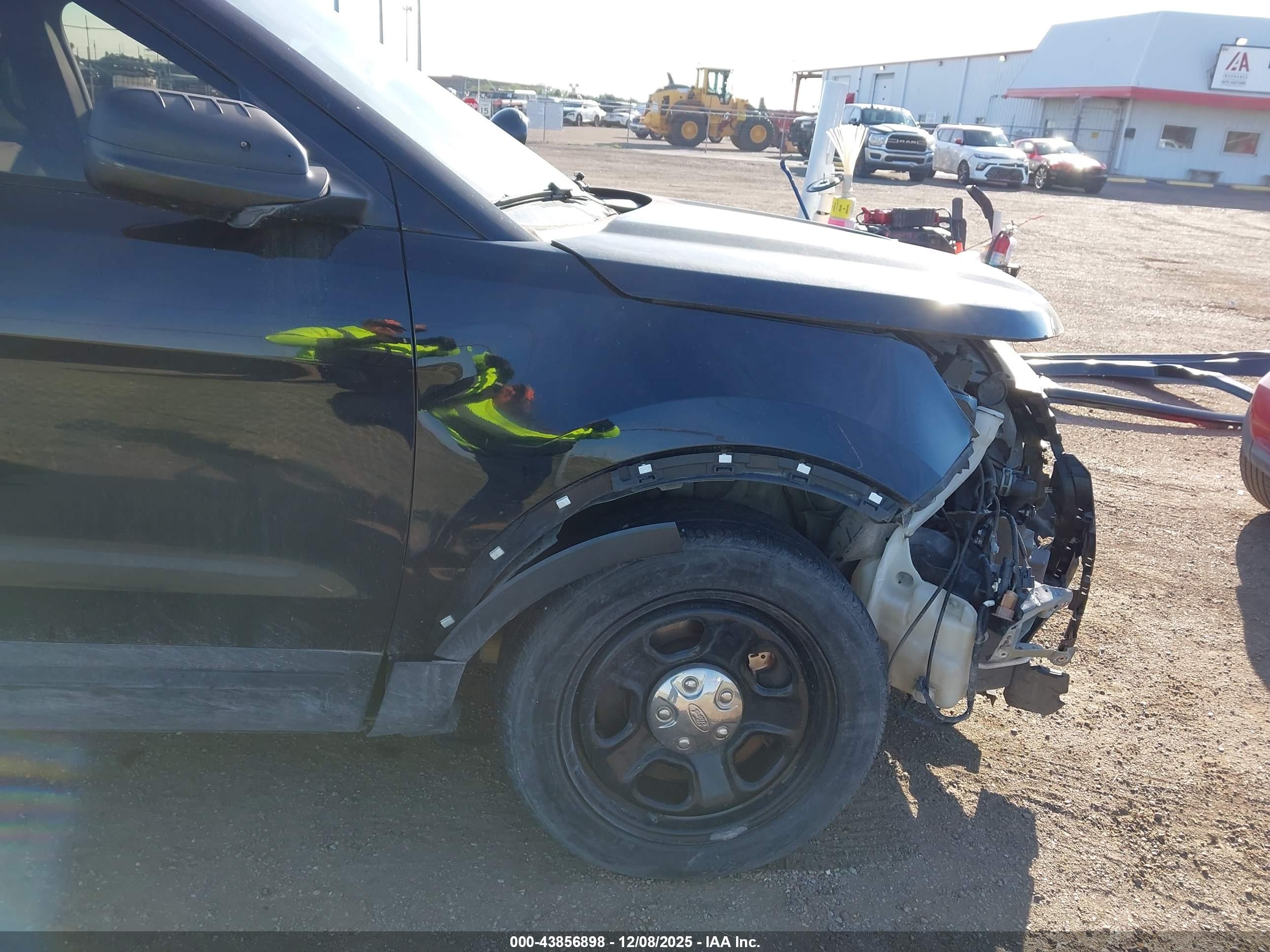 FORD UTILITY image 6