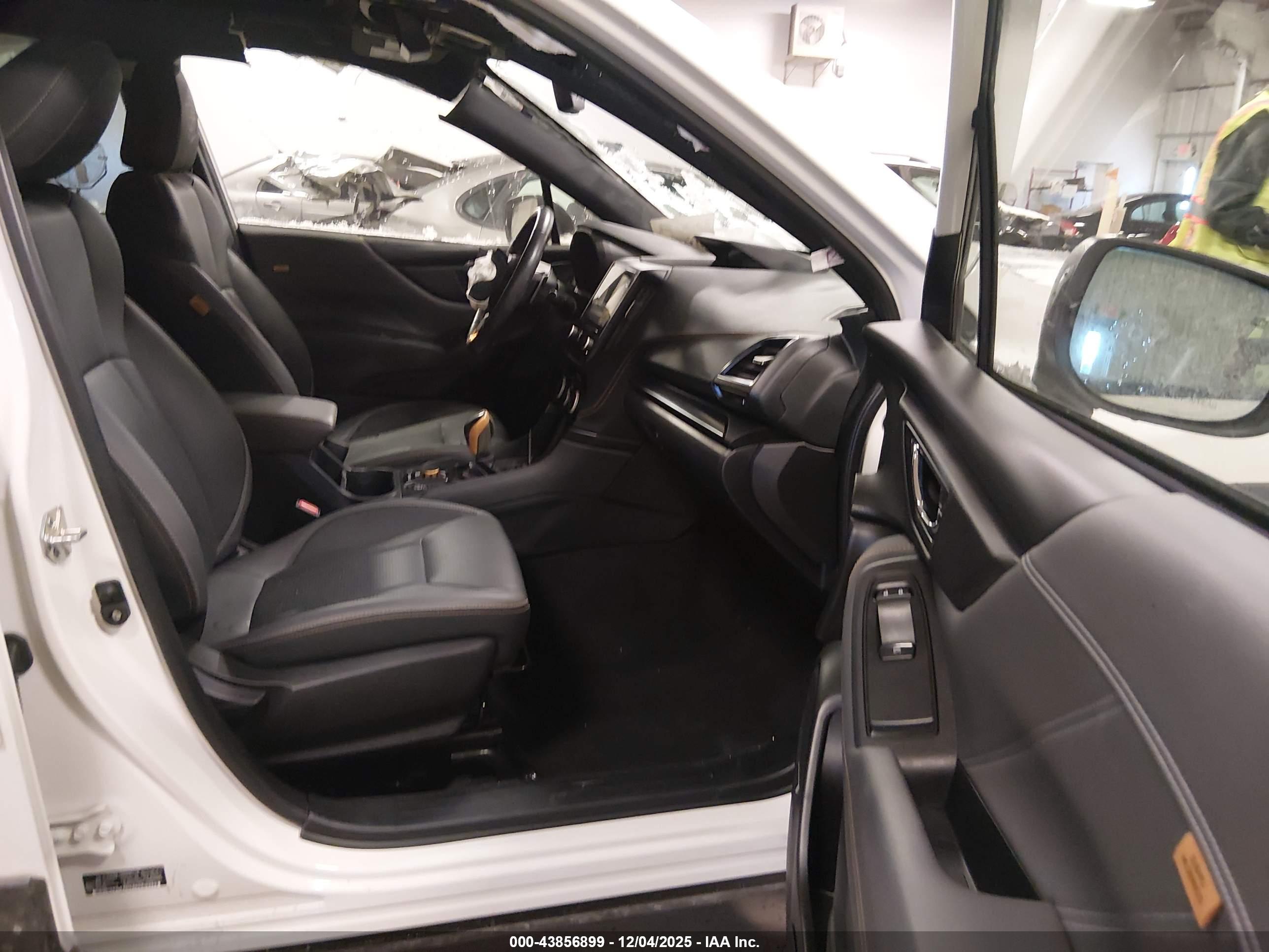 SUBARU FORESTER image 5