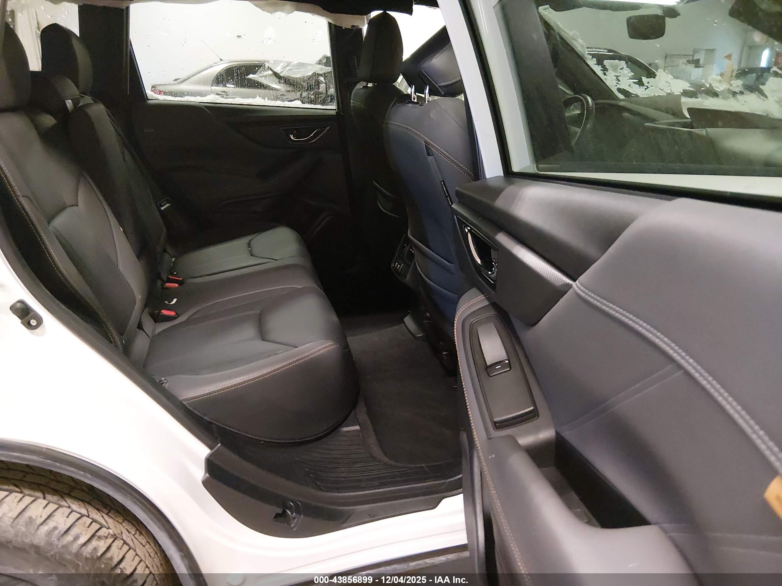 SUBARU FORESTER image 8