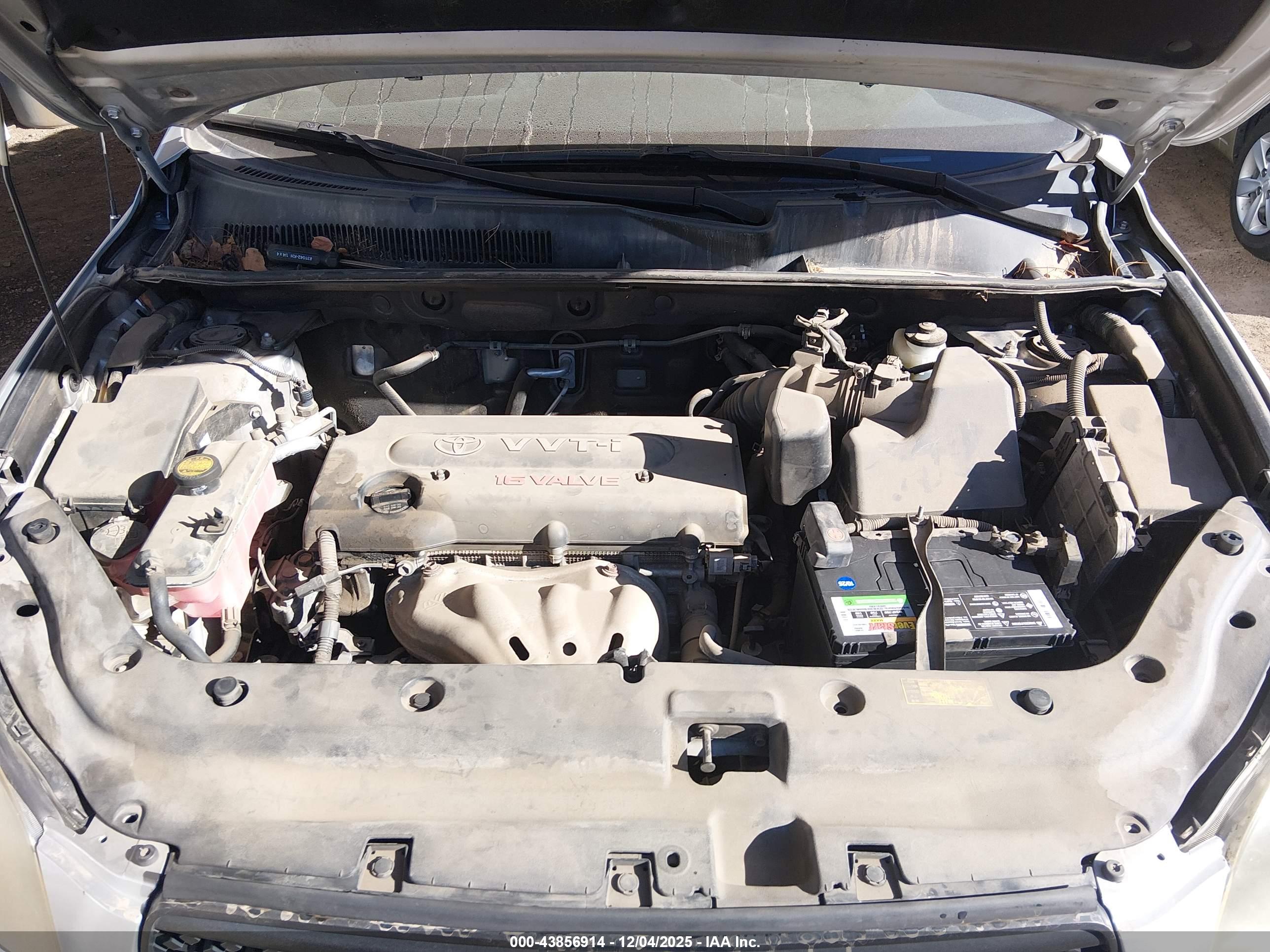 TOYOTA RAV4 image 10