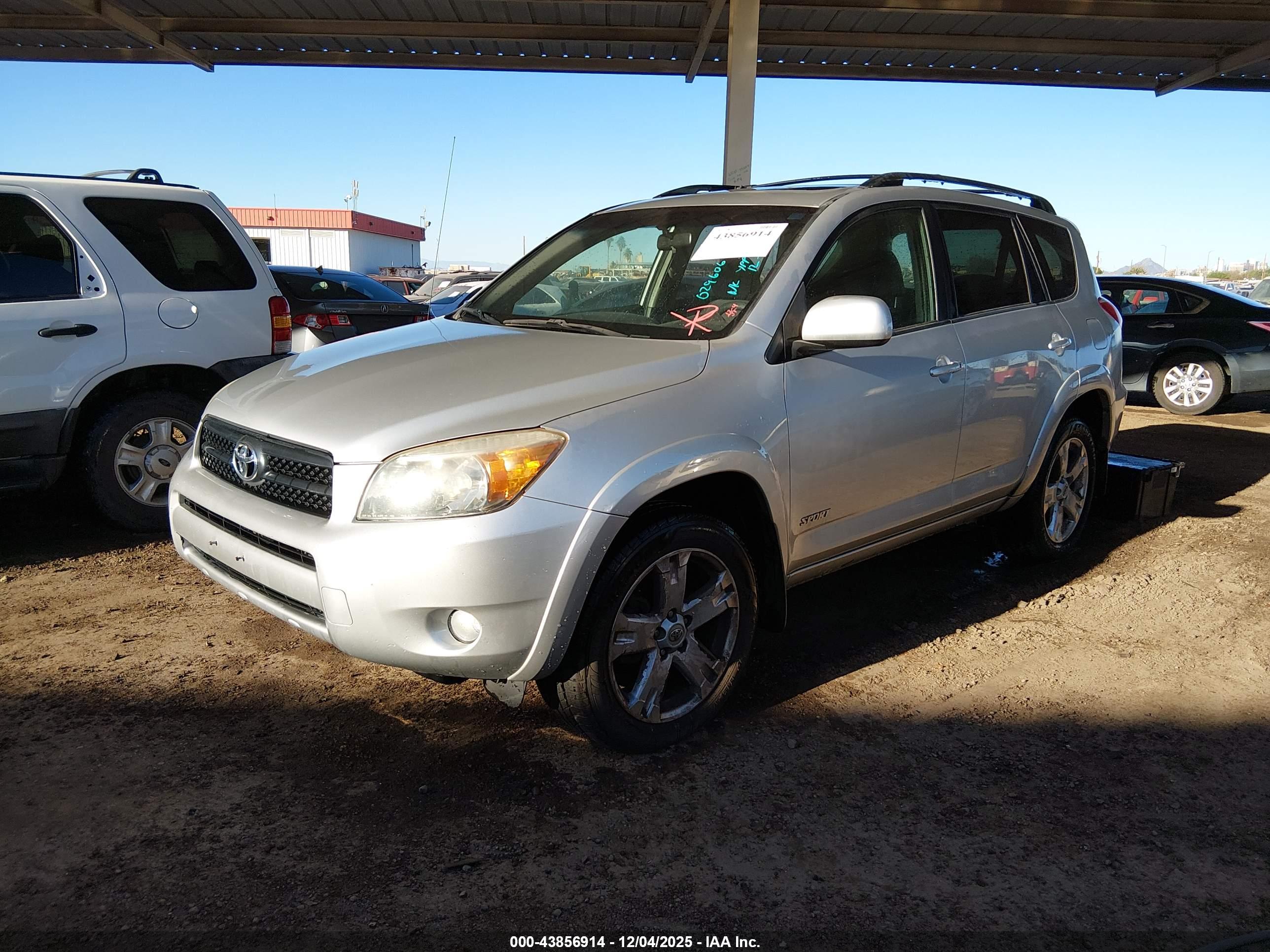 TOYOTA RAV4 image 2