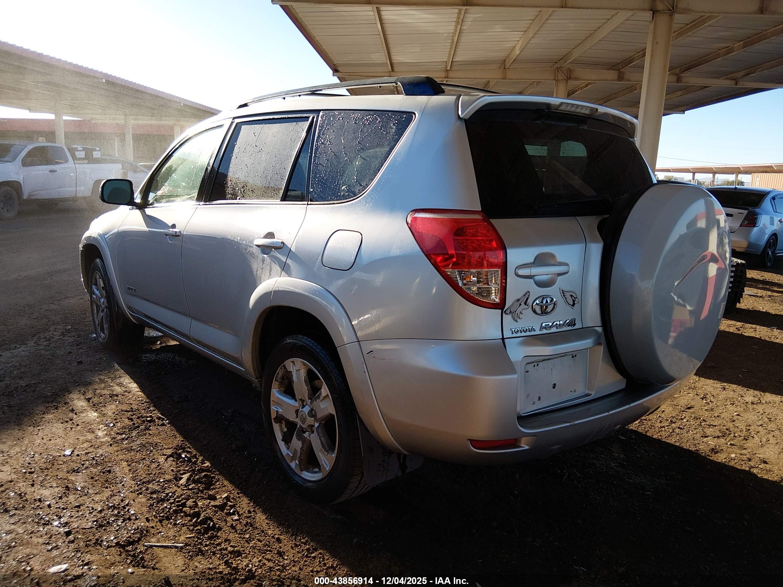 TOYOTA RAV4 image 3