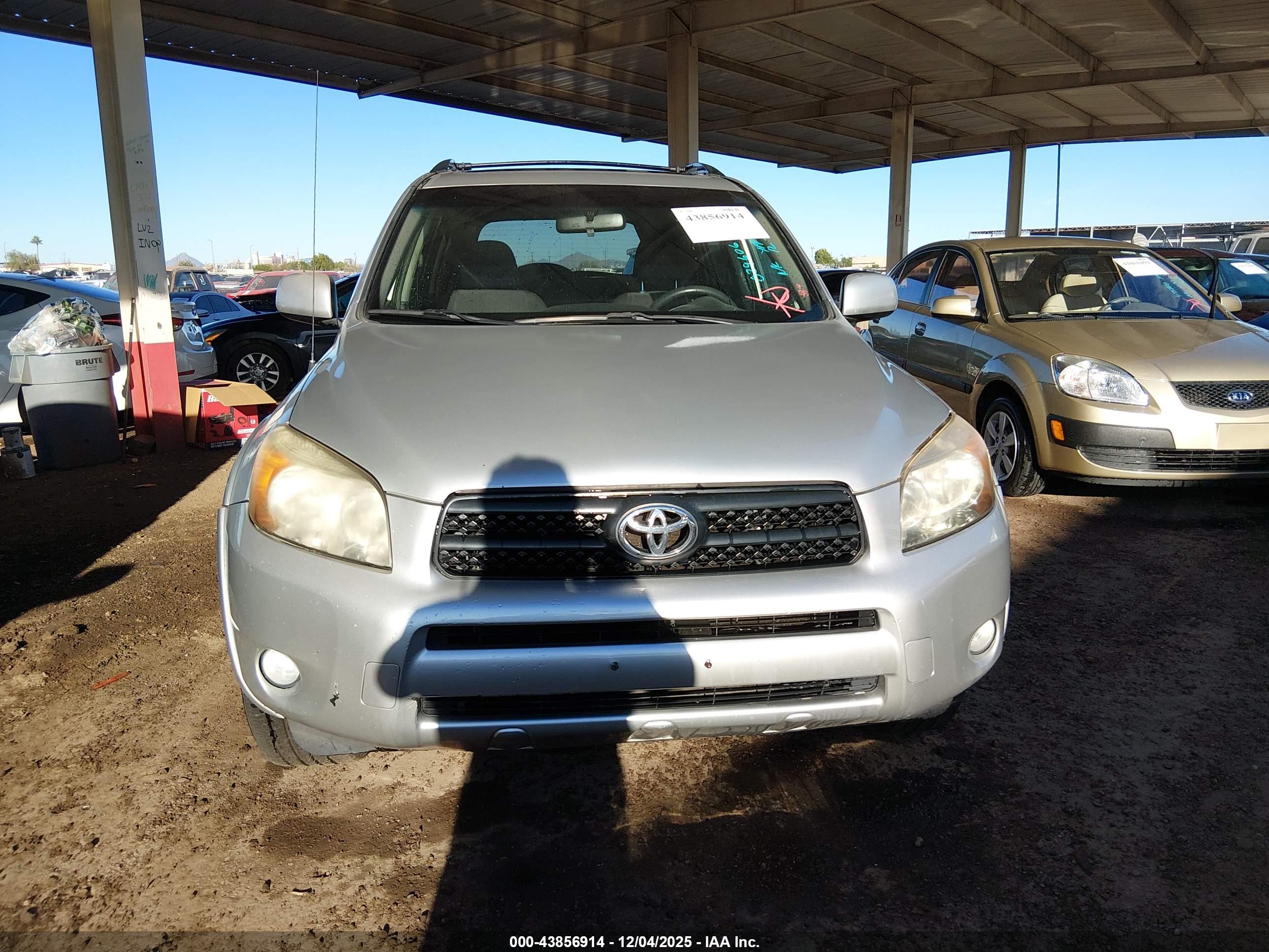 TOYOTA RAV4 image 6