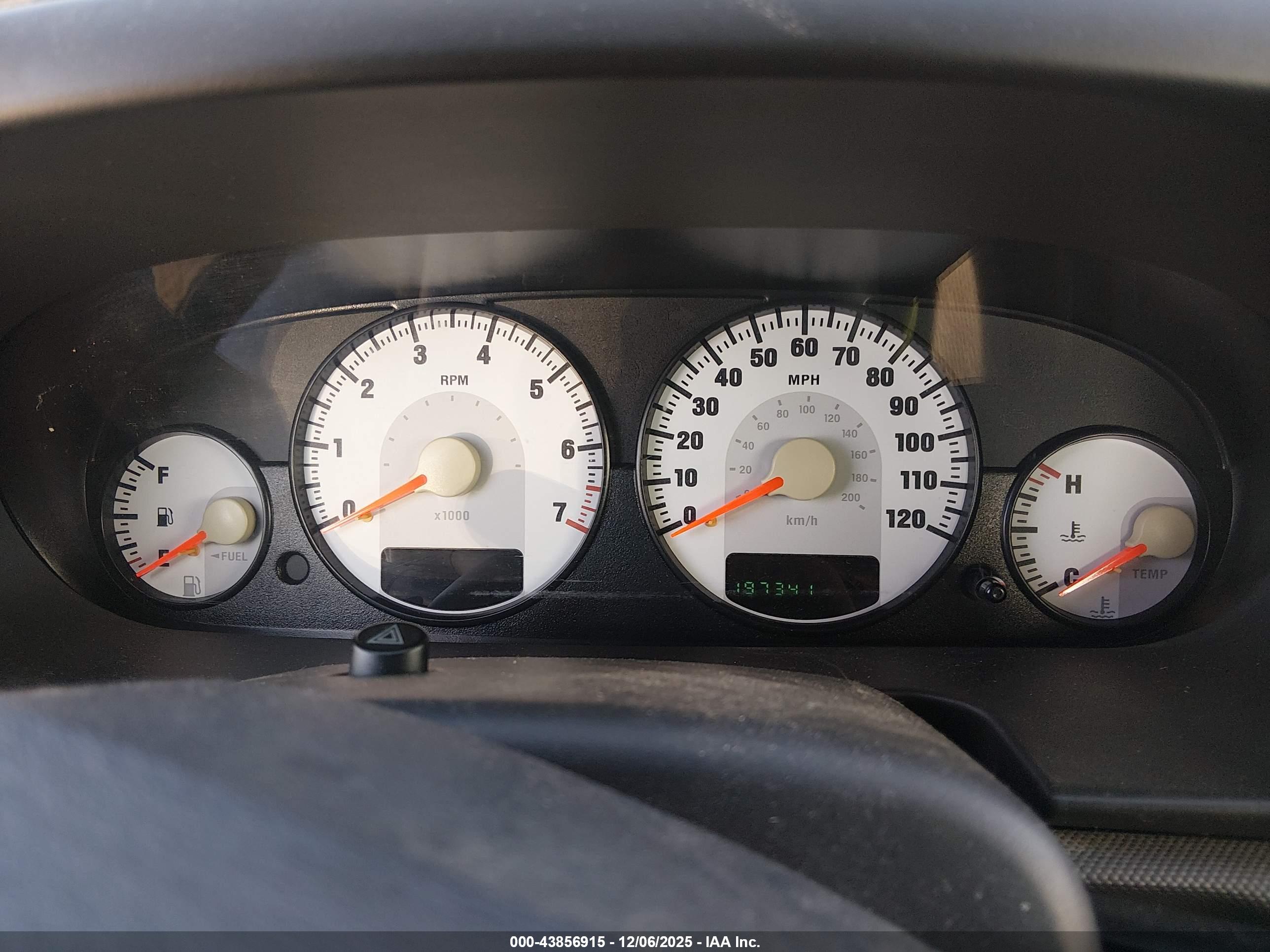 DODGE STRATUS image 7