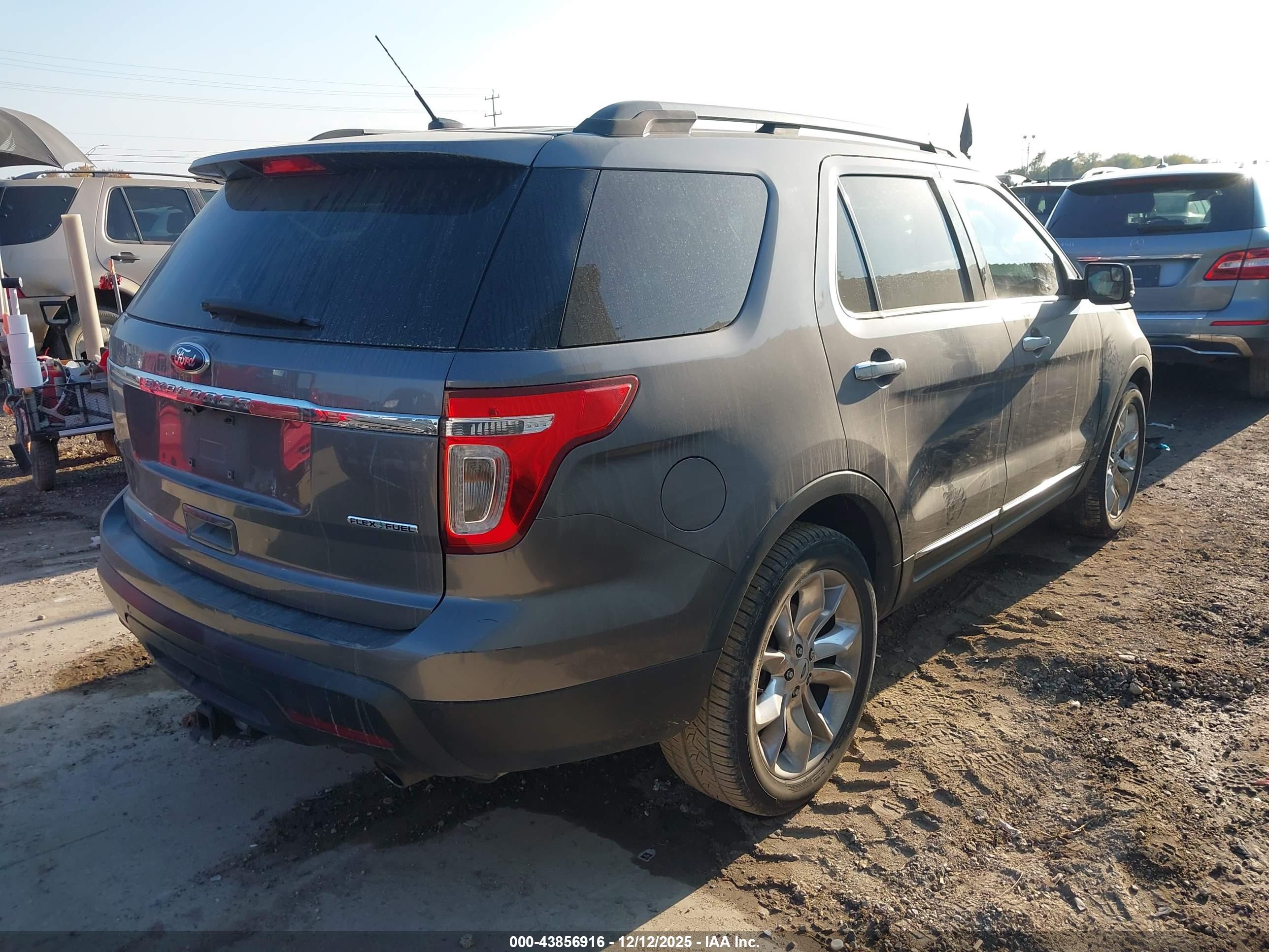 FORD EXPLORER image 4