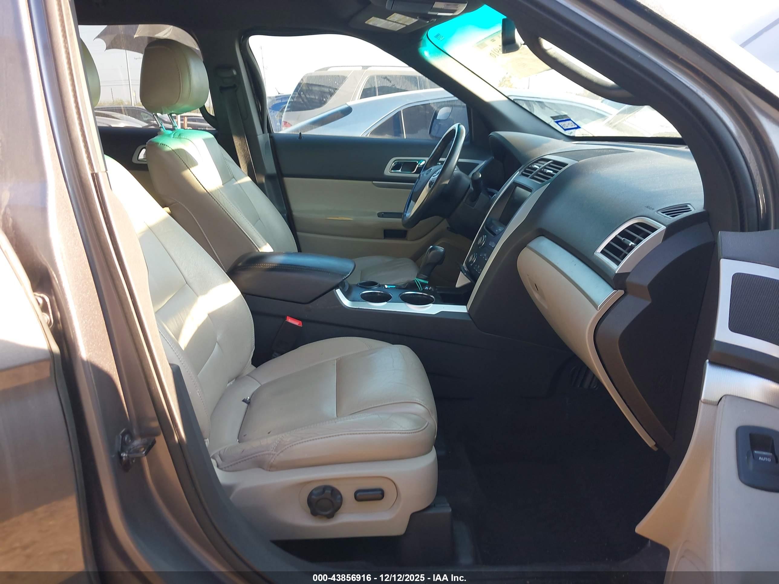 FORD EXPLORER image 5