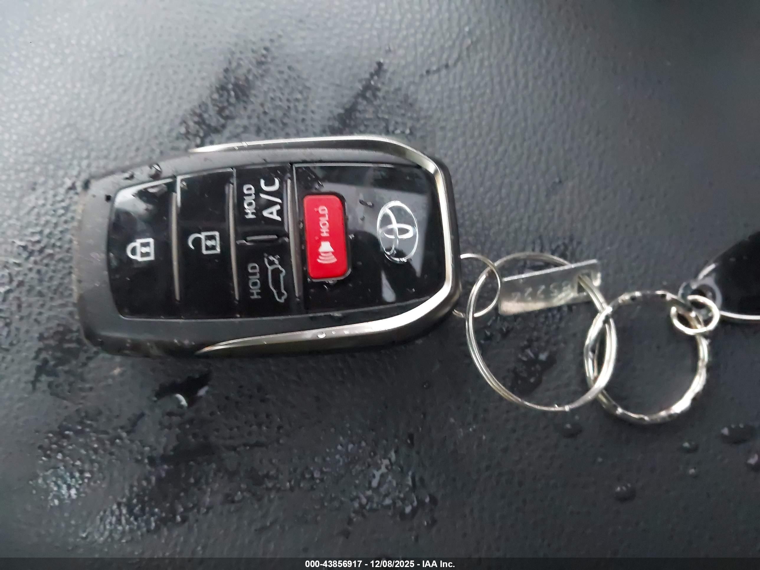 TOYOTA RAV4 image 11