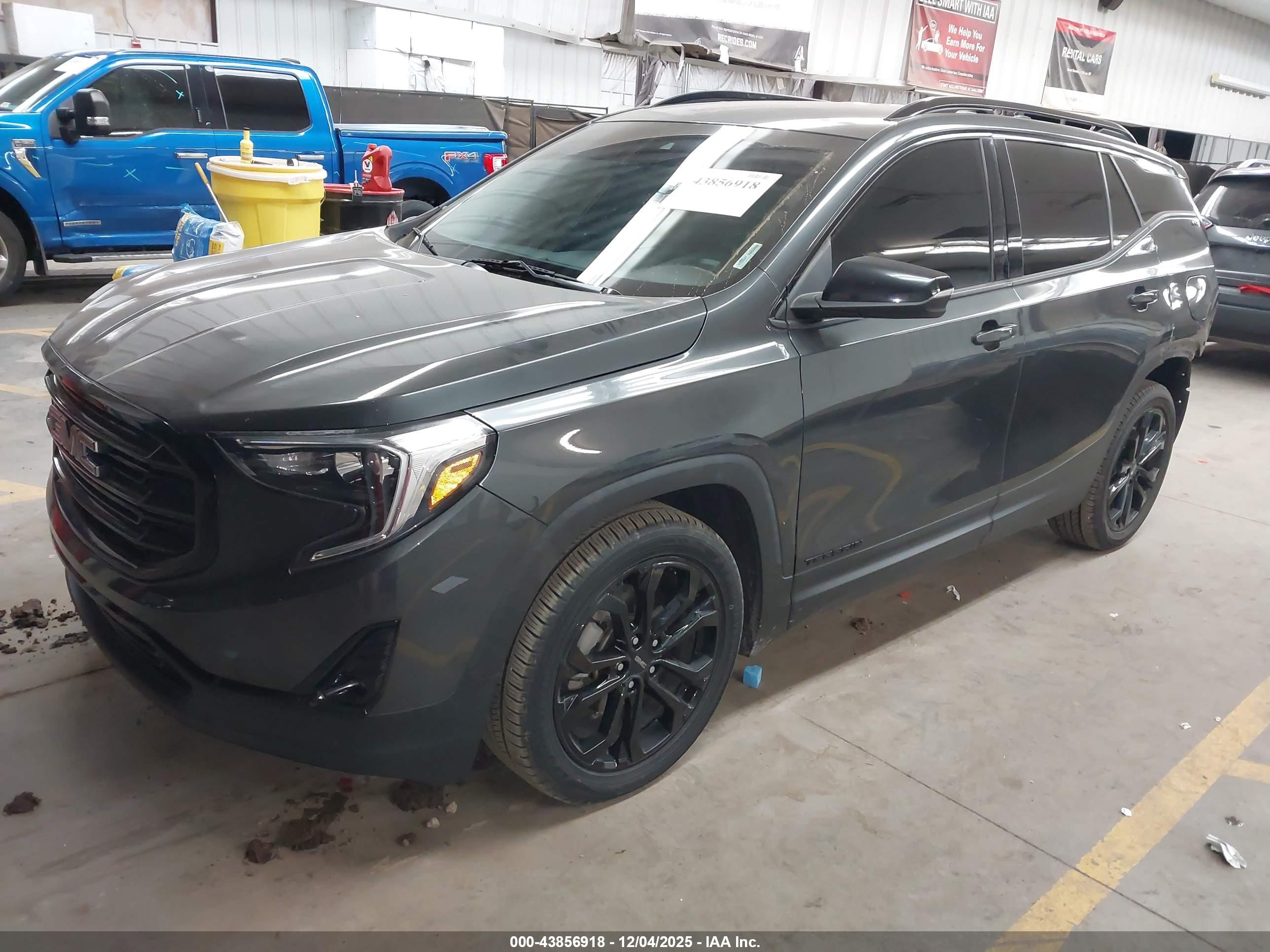 GMC TERRAIN image 2
