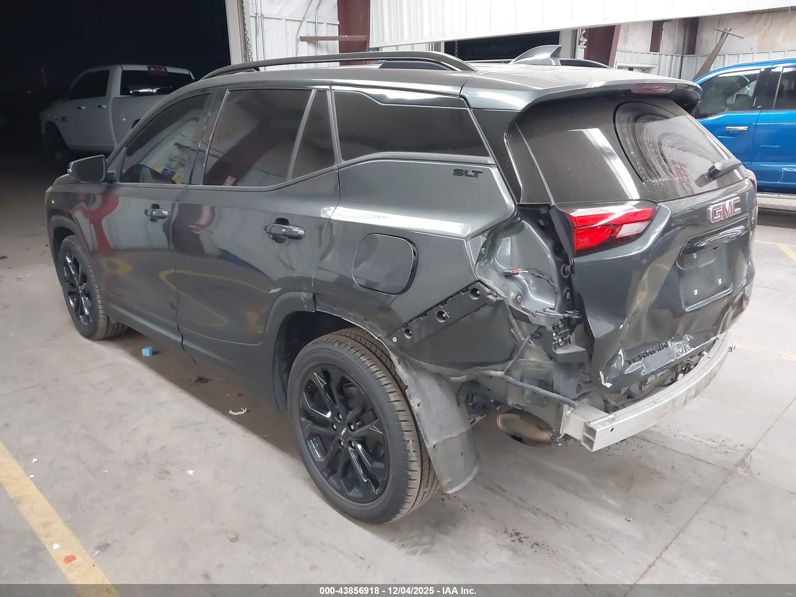 GMC TERRAIN image 3
