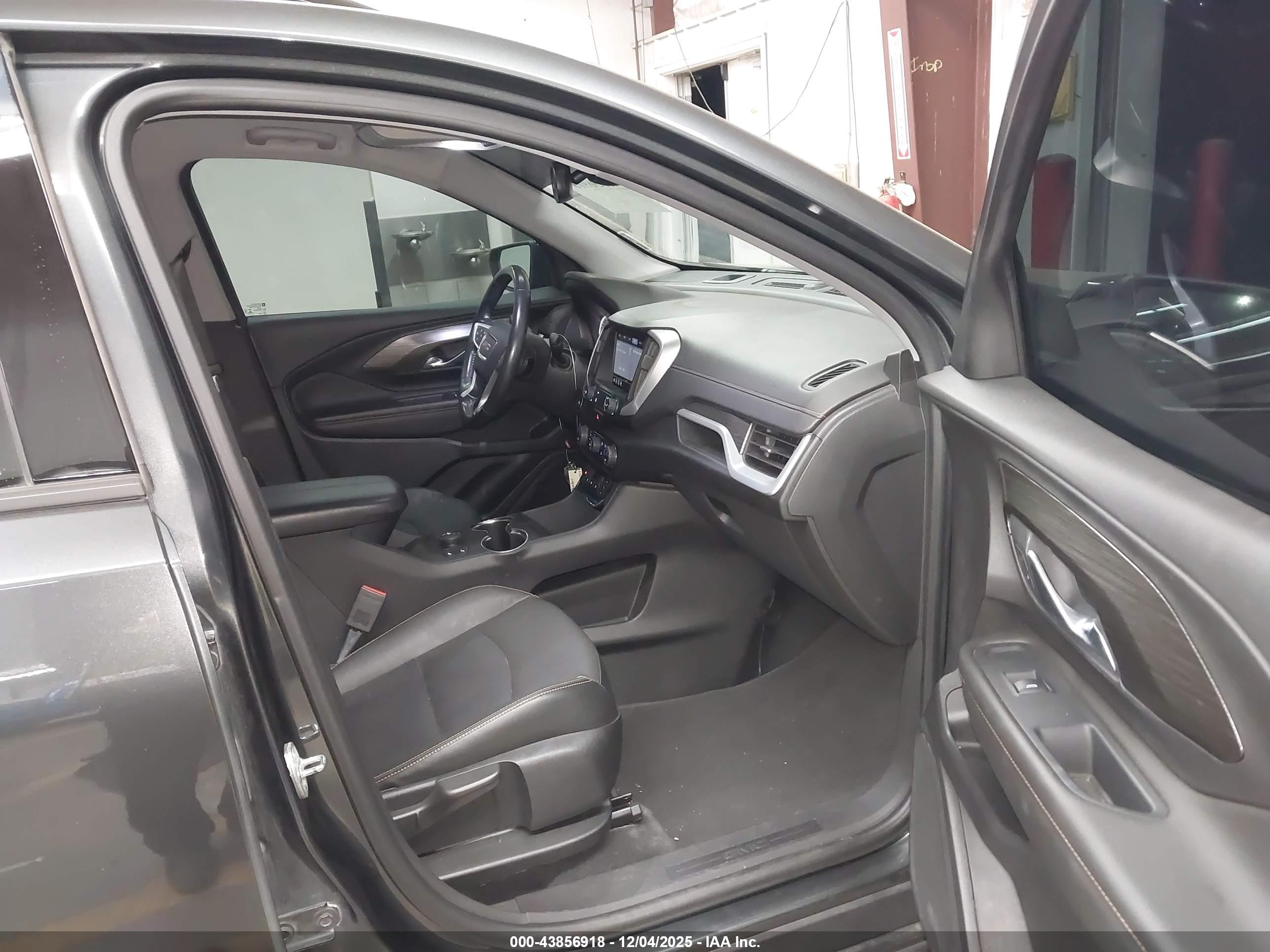GMC TERRAIN image 5