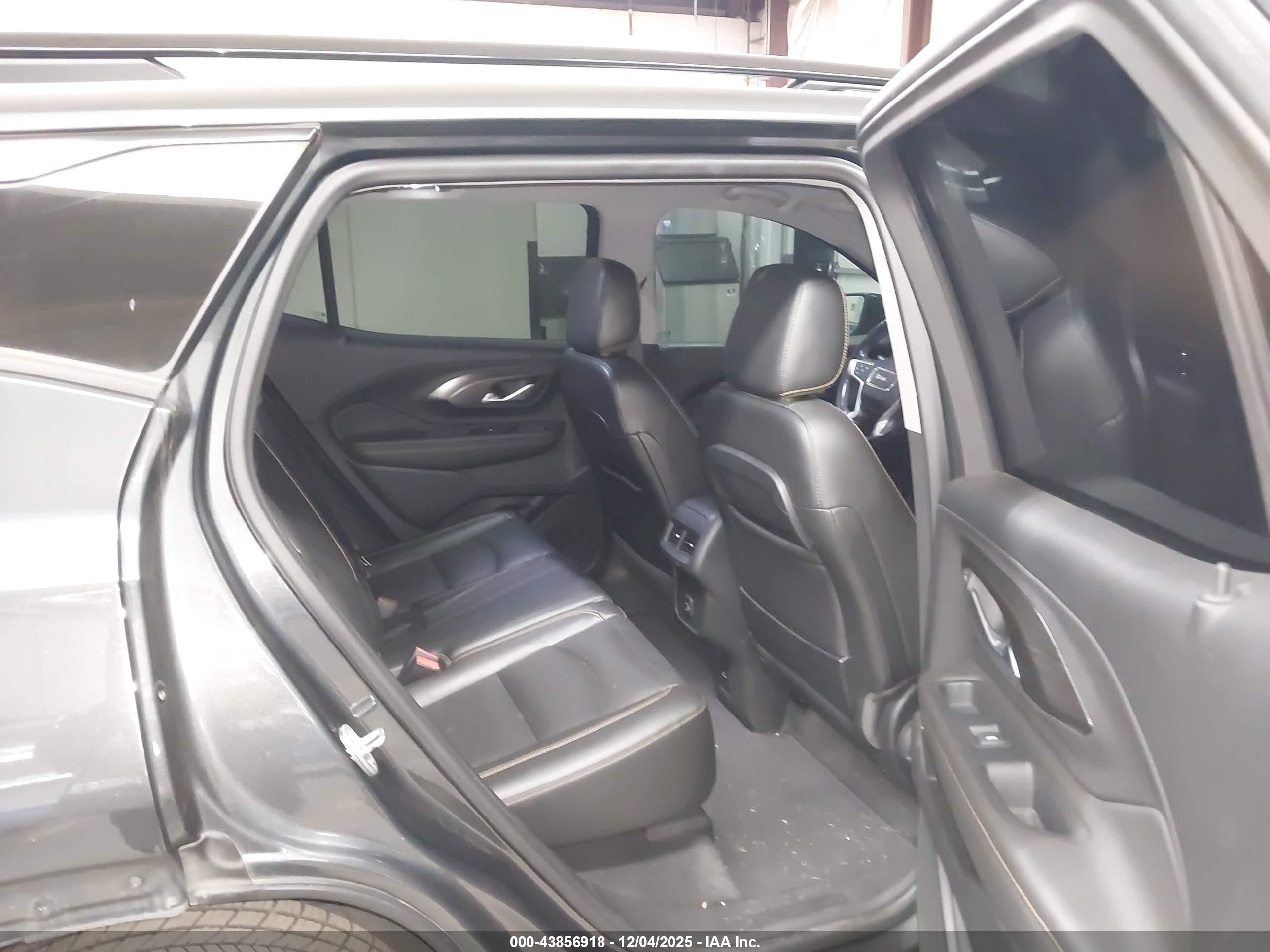 GMC TERRAIN image 8