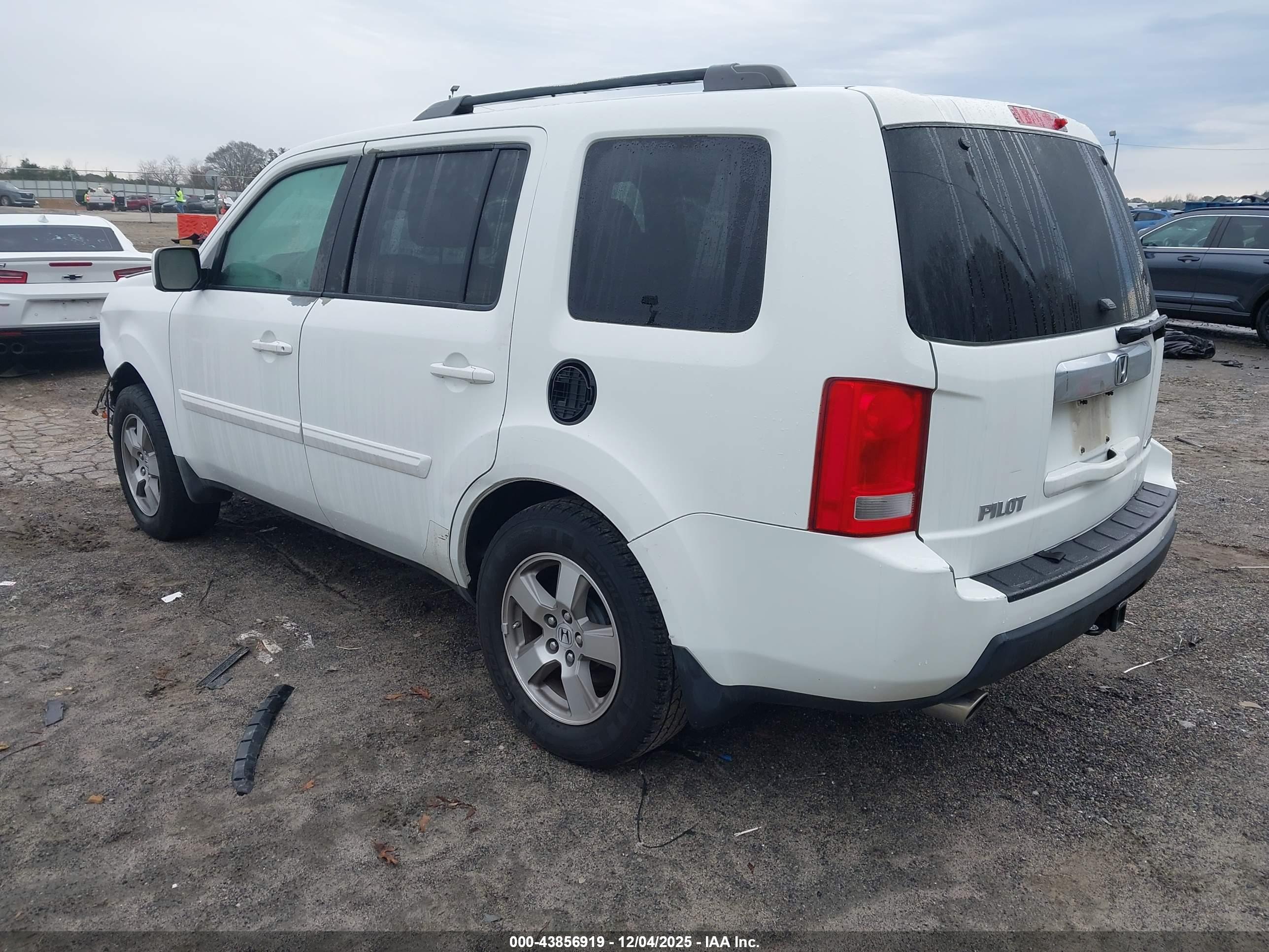 HONDA PILOT image 3