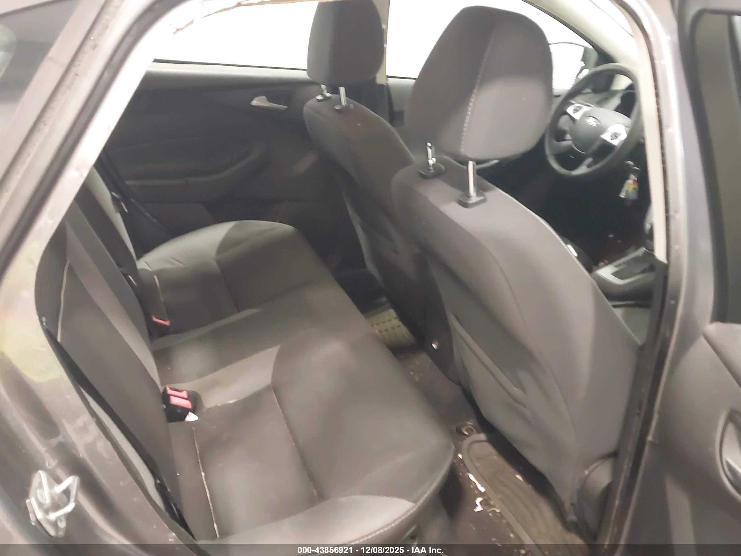 FORD FOCUS image 8