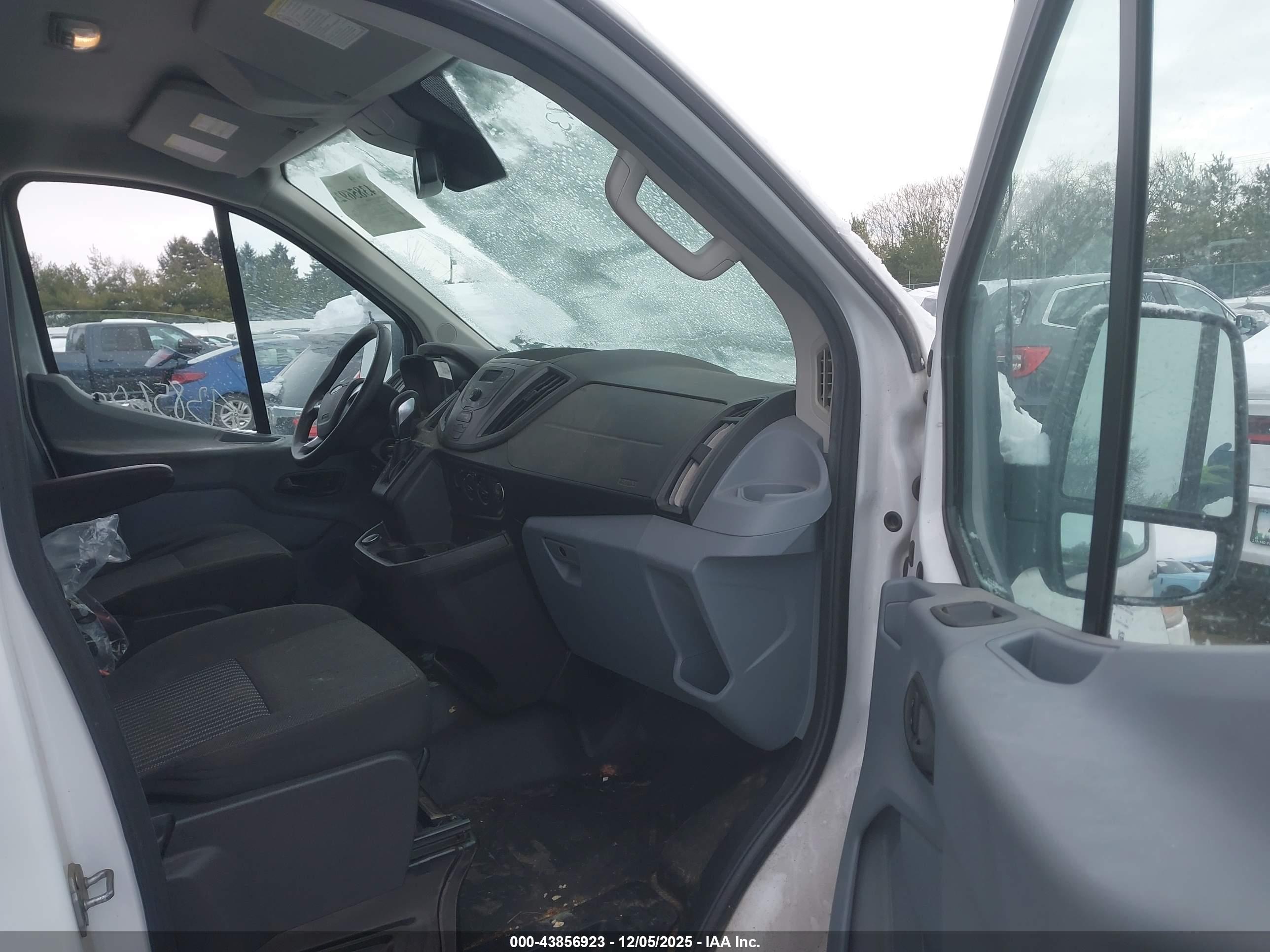 FORD TRANSIT-250 image 5