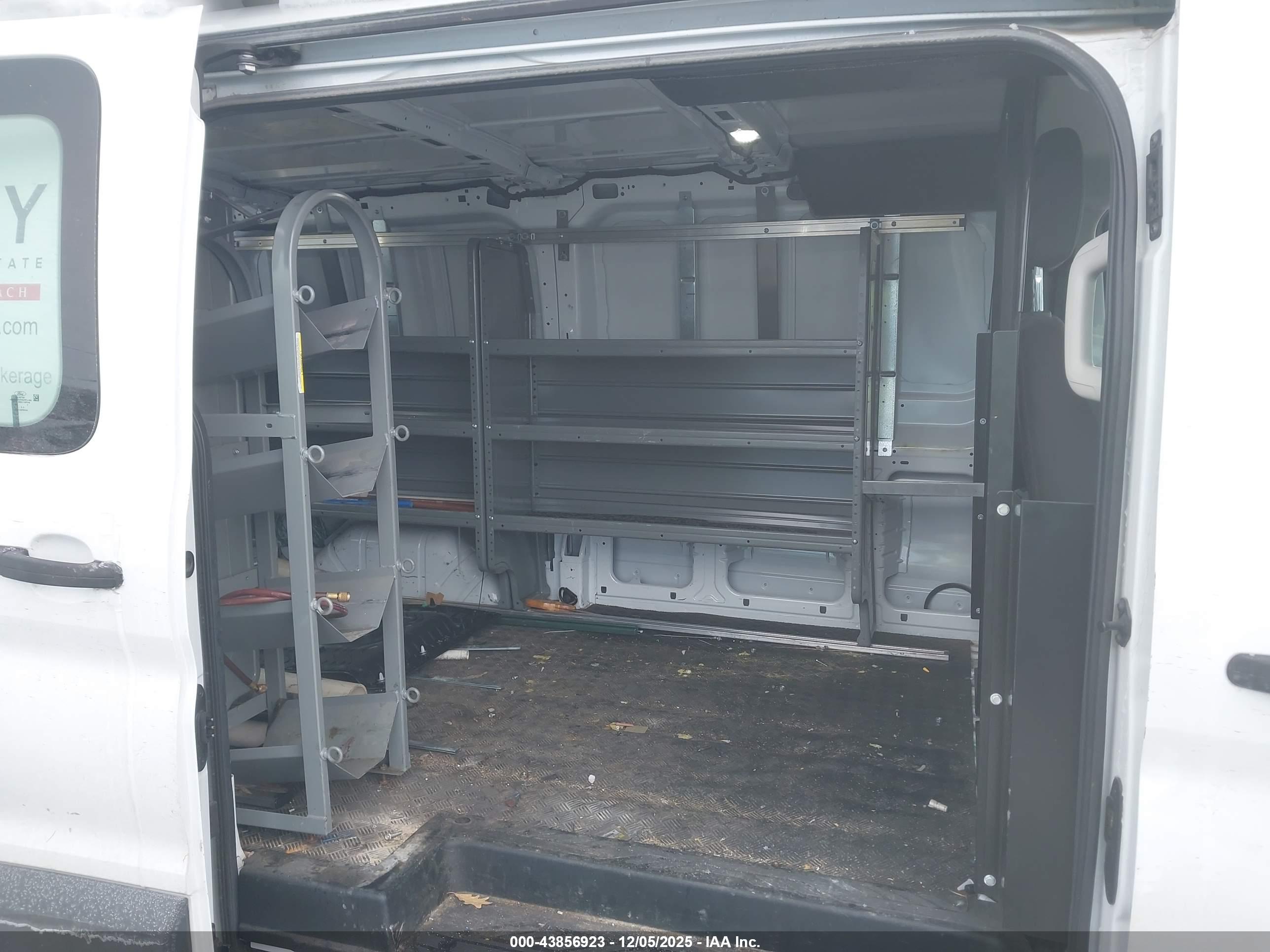 FORD TRANSIT-250 image 8