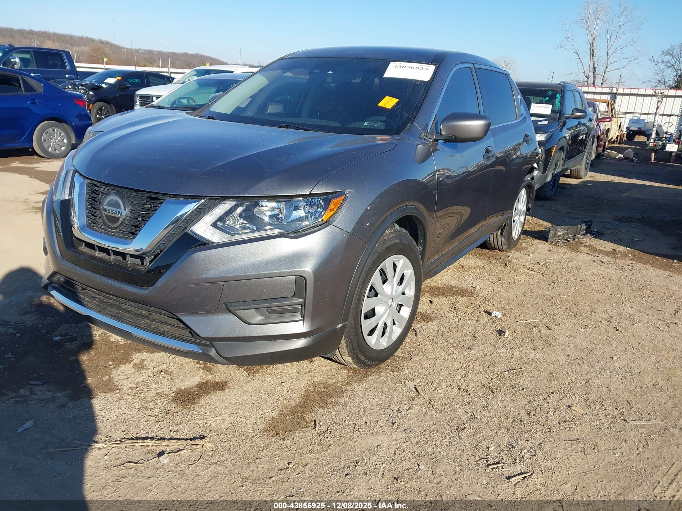 NISSAN ROGUE image 2