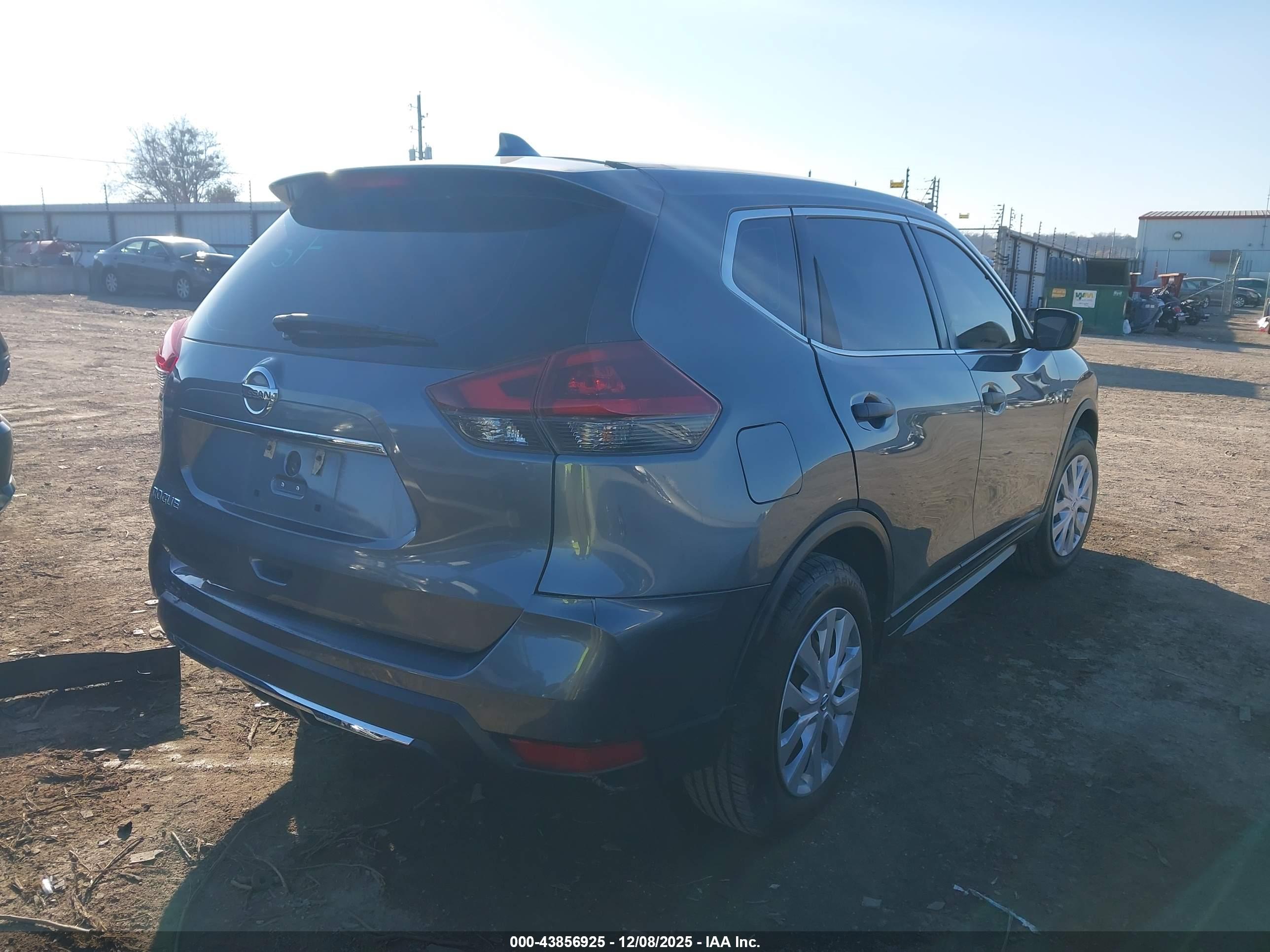 NISSAN ROGUE image 4