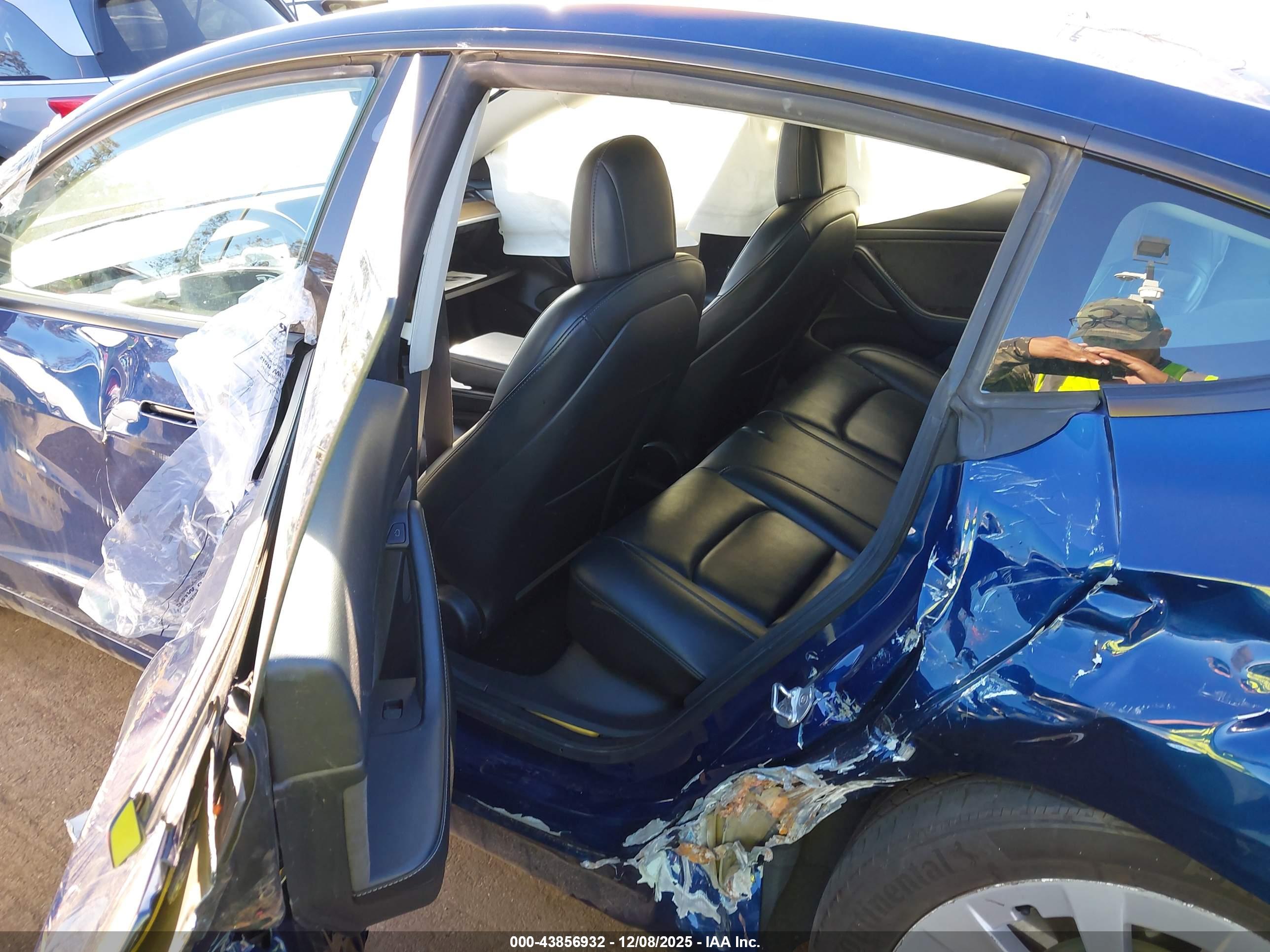 TESLA MODEL image 5